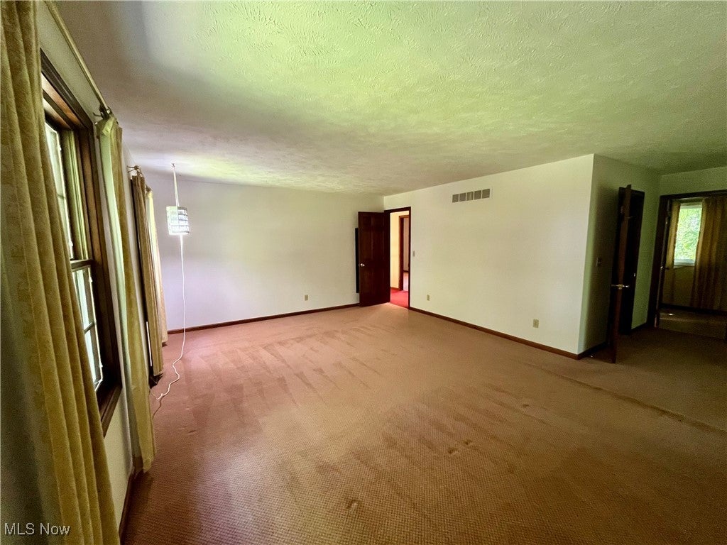 Novelty, Ohio, 44072, United States, 4 Bedrooms Bedrooms, ,3 BathroomsBathrooms,Residential,For Sale,1916255