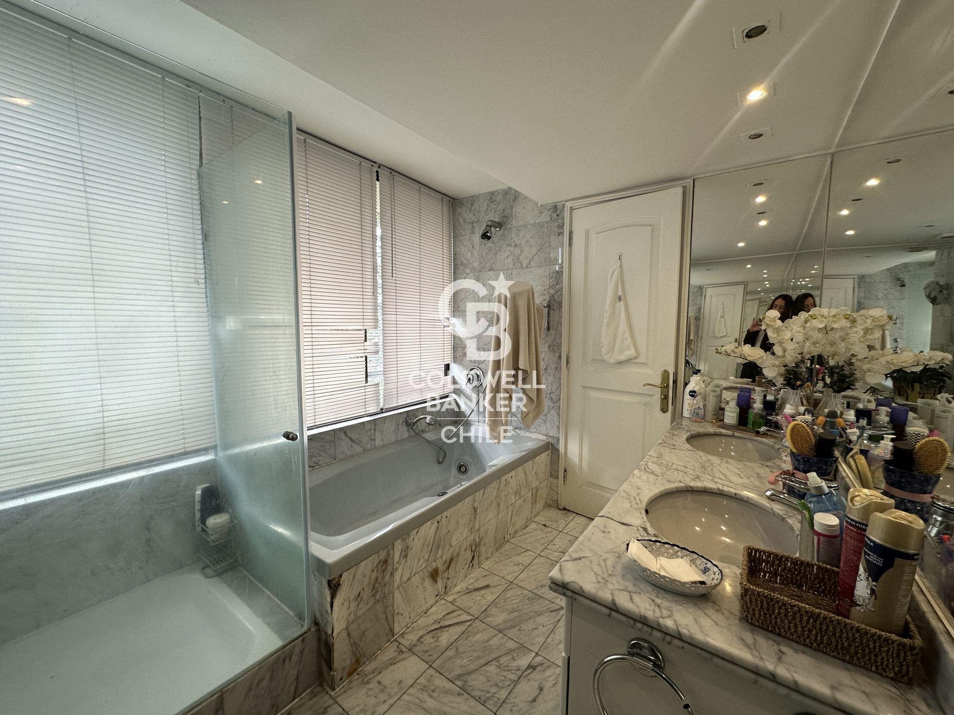 Vitacura, Chile, 3 Bedrooms Bedrooms, ,3 BathroomsBathrooms,Residential,For Sale,1911226