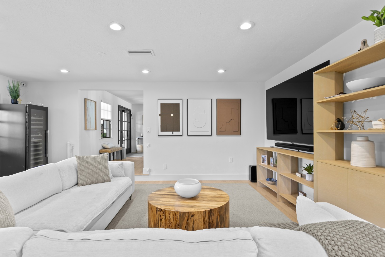 Tampa, Florida, 33629, United States, 4 Bedrooms Bedrooms, ,5 BathroomsBathrooms,Residential,For Sale,2010401