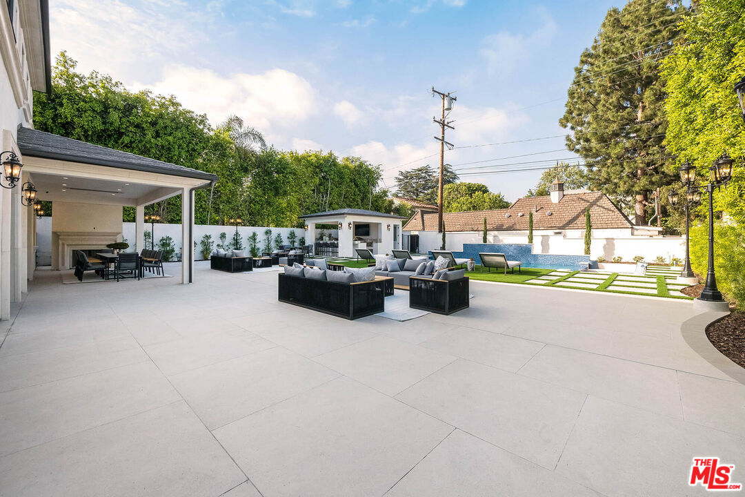 Beverly Hills, California, 90210, United States, 6 Bedrooms Bedrooms, ,12 BathroomsBathrooms,Residential,For Sale,1865227