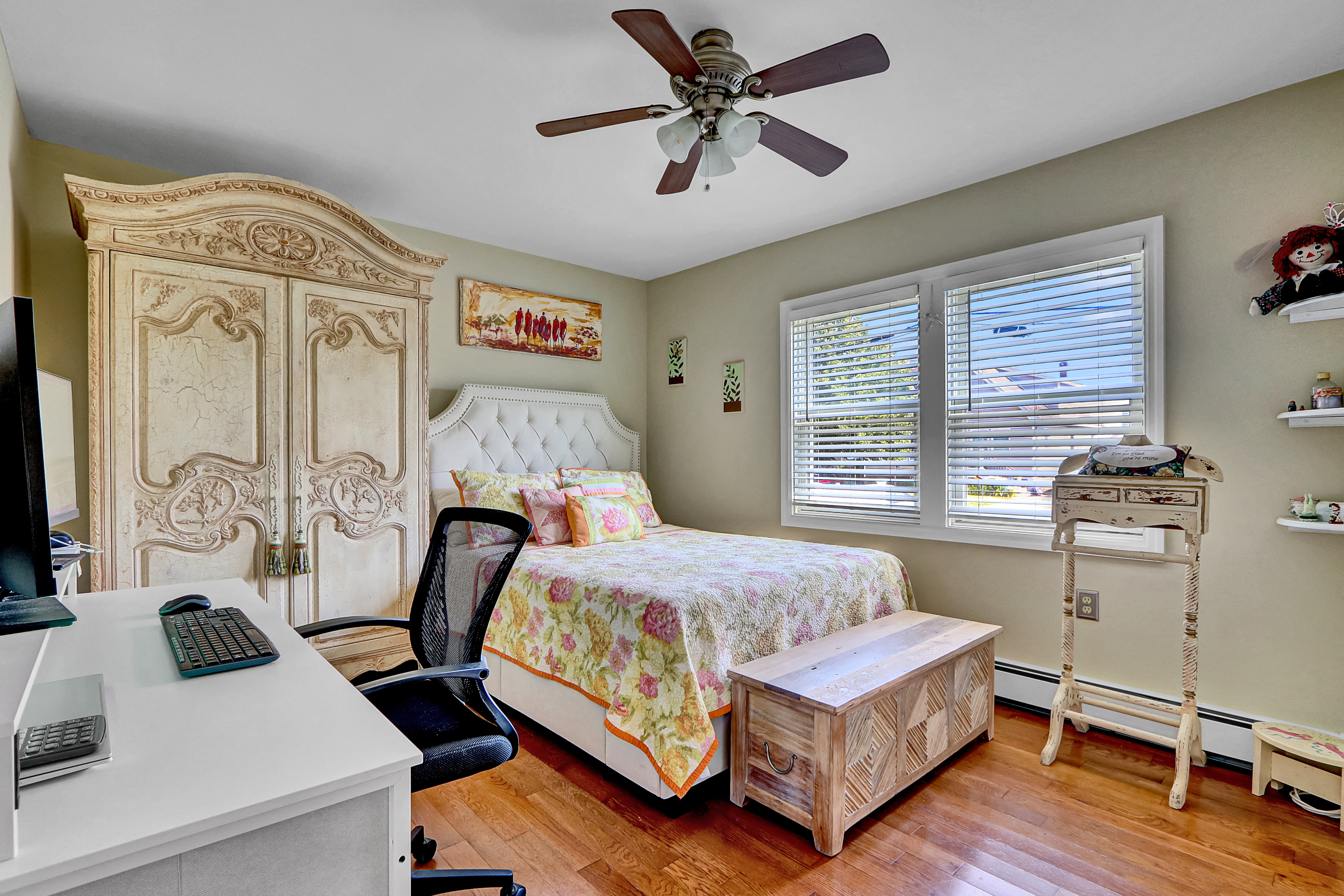 Babylon, New York, 11702, United States, 4 Bedrooms Bedrooms, ,2 BathroomsBathrooms,Residential,For Sale,1921304