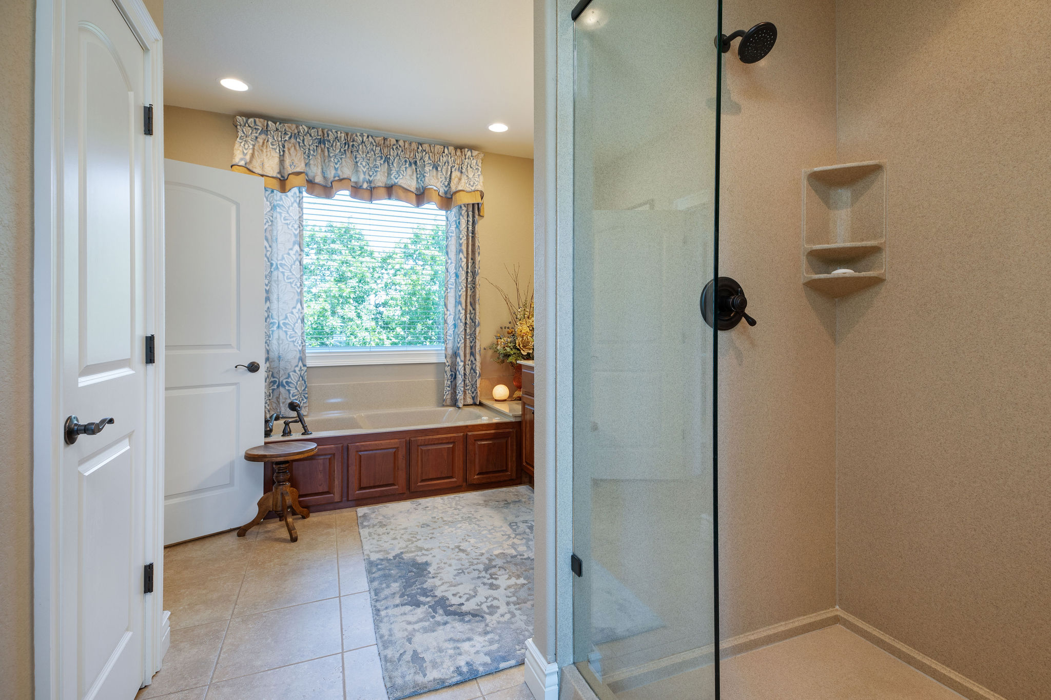 Shell Knob, Missouri, 65747, United States, 4 Bedrooms Bedrooms, ,5 BathroomsBathrooms,Residential,For Sale,1894340