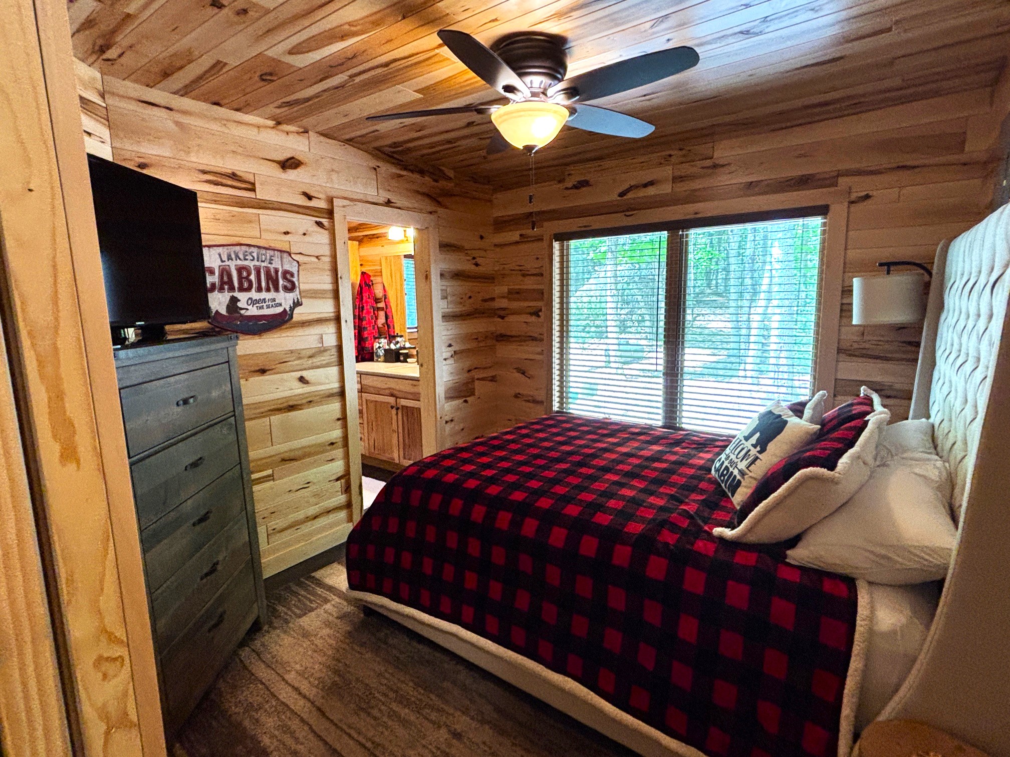 Boulder Junction, Wisconsin, 54512, United States, 3 Bedrooms Bedrooms, ,3 BathroomsBathrooms,Residential,For Sale,1878844