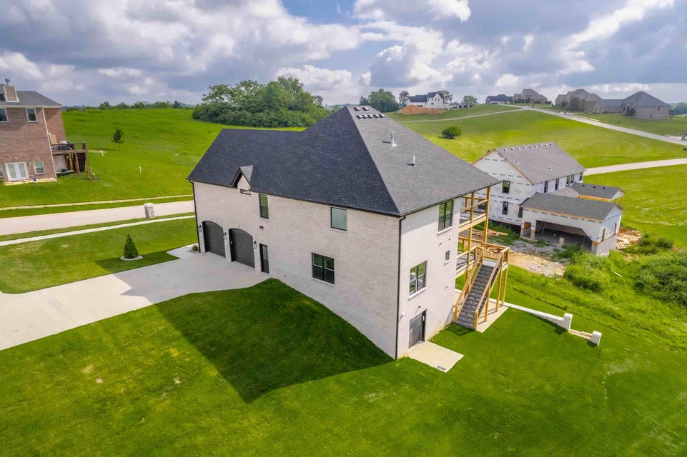 Richmond, Kentucky, 40475, United States, 5 Bedrooms Bedrooms, ,5 BathroomsBathrooms,Residential,For Sale,1881286