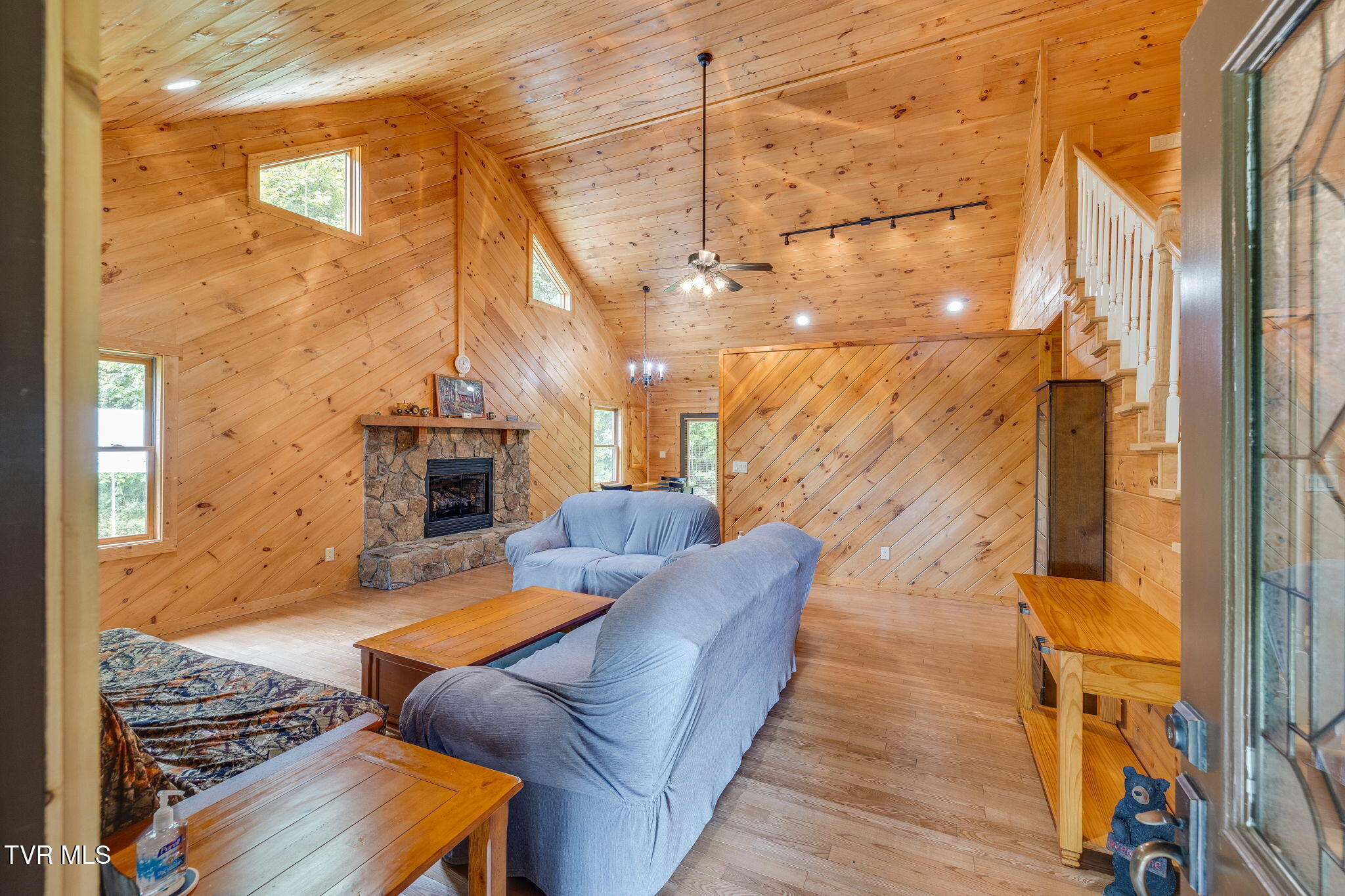 Butler, Tennessee, 37640, United States, 2 Bedrooms Bedrooms, ,3 BathroomsBathrooms,Residential,For Sale,1914007