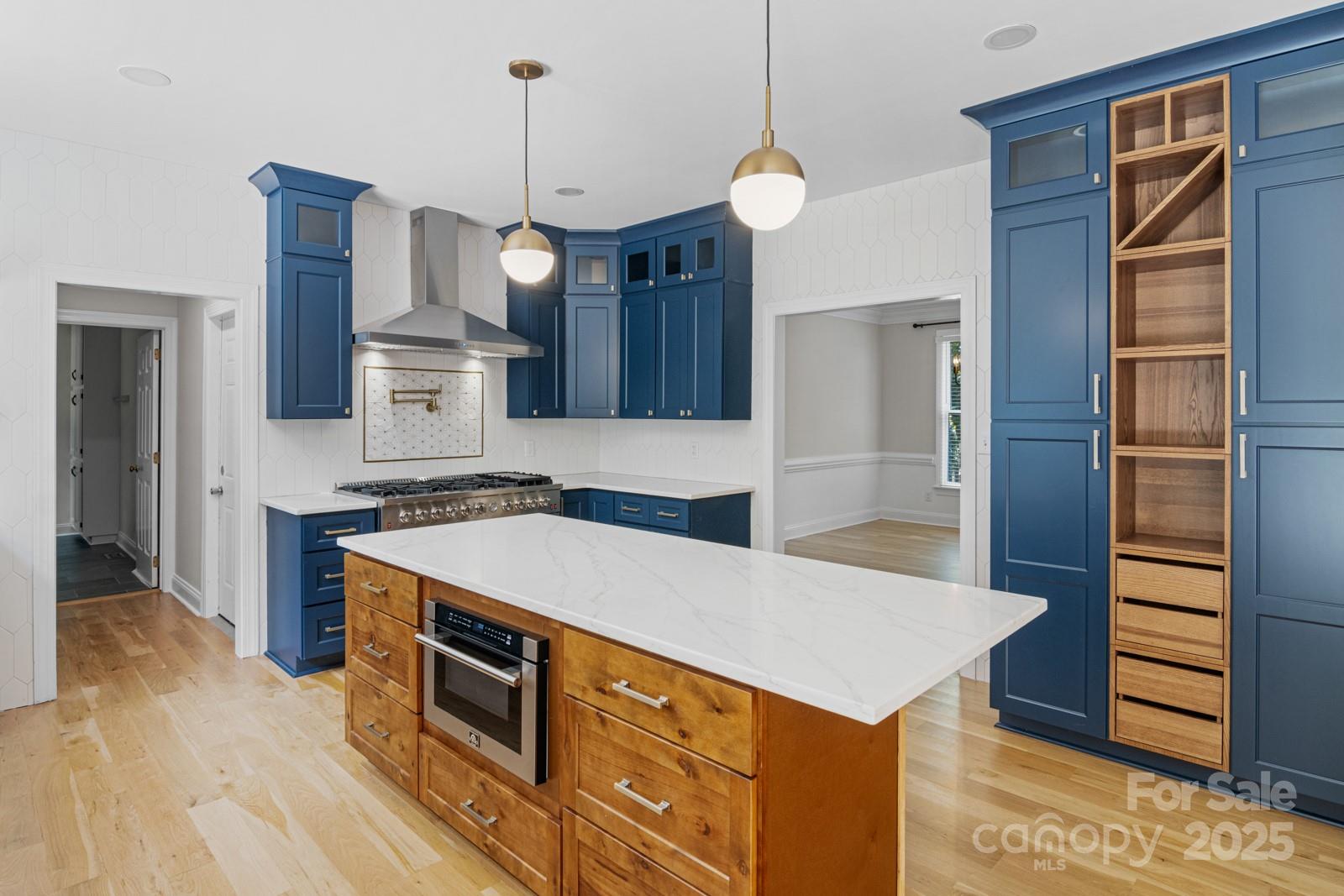 Matthews, North Carolina, 28104, United States, 4 Bedrooms Bedrooms, ,3 BathroomsBathrooms,Residential,For Sale,1876252