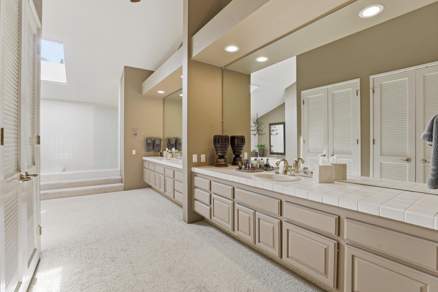 Gold River, California, 95670, United States, 4 Bedrooms Bedrooms, ,5 BathroomsBathrooms,Residential,For Sale,1987751