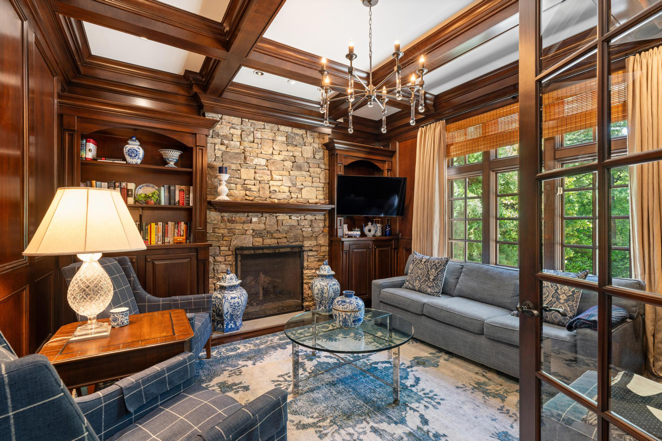  Sophisticated Newer Custom-built Home in Desirable Garden Hills - 物件實景