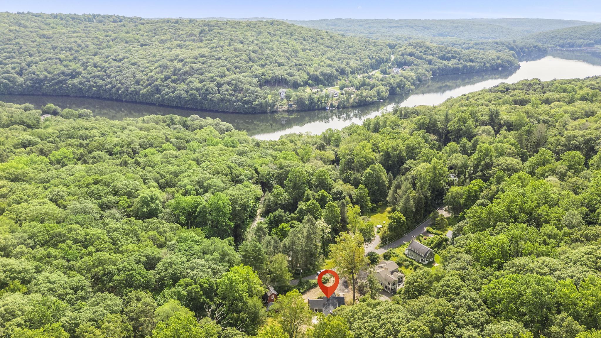 Newtown, Connecticut, 06482, United States, 4 Bedrooms Bedrooms, ,3 BathroomsBathrooms,Residential,For Sale,1991779