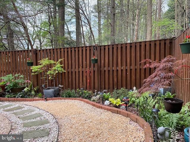 Clifton, Virginia, 20124, United States, 2 Bedrooms Bedrooms, ,3 BathroomsBathrooms,Residential,For Sale,2001572