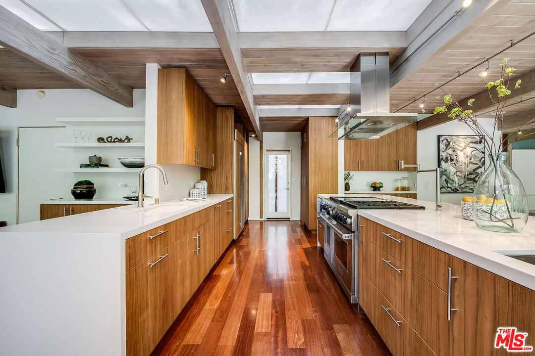 Santa Monica, California, 90402, United States, 7 Bedrooms Bedrooms, ,7 BathroomsBathrooms,Residential,For Sale,1940009