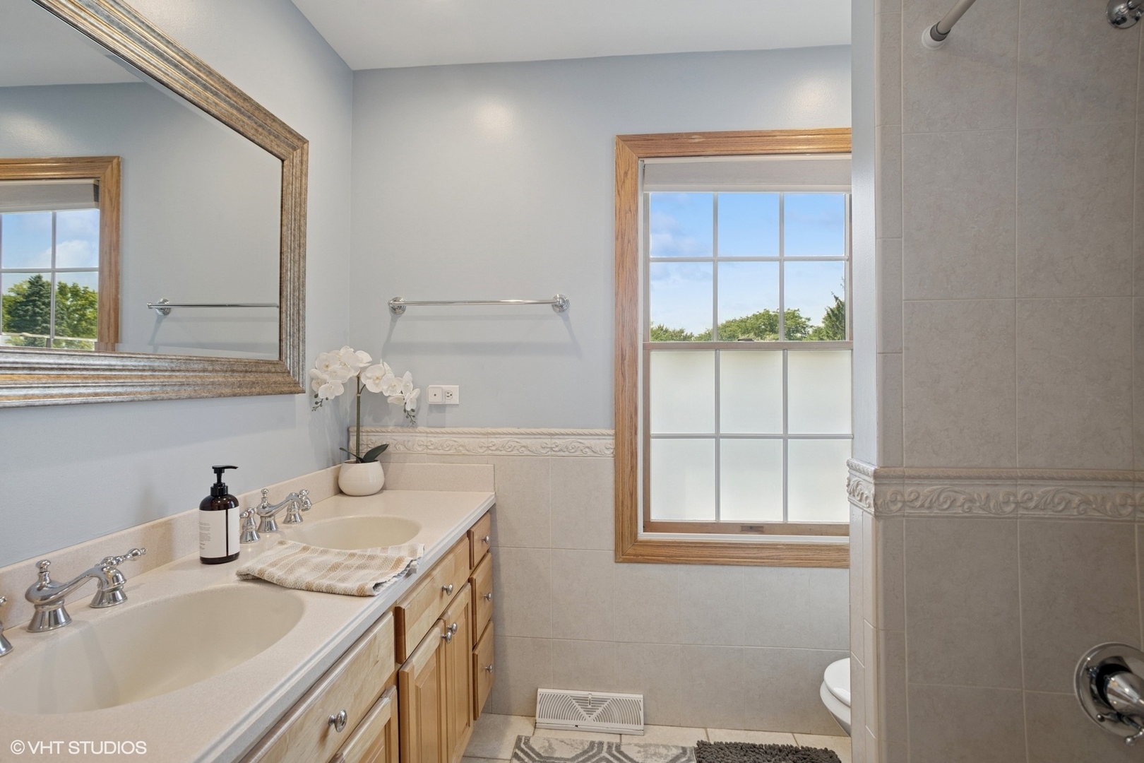 Barrington, Illinois, 60010, United States, 4 Bedrooms Bedrooms, ,3 BathroomsBathrooms,Residential,For Sale,1989548