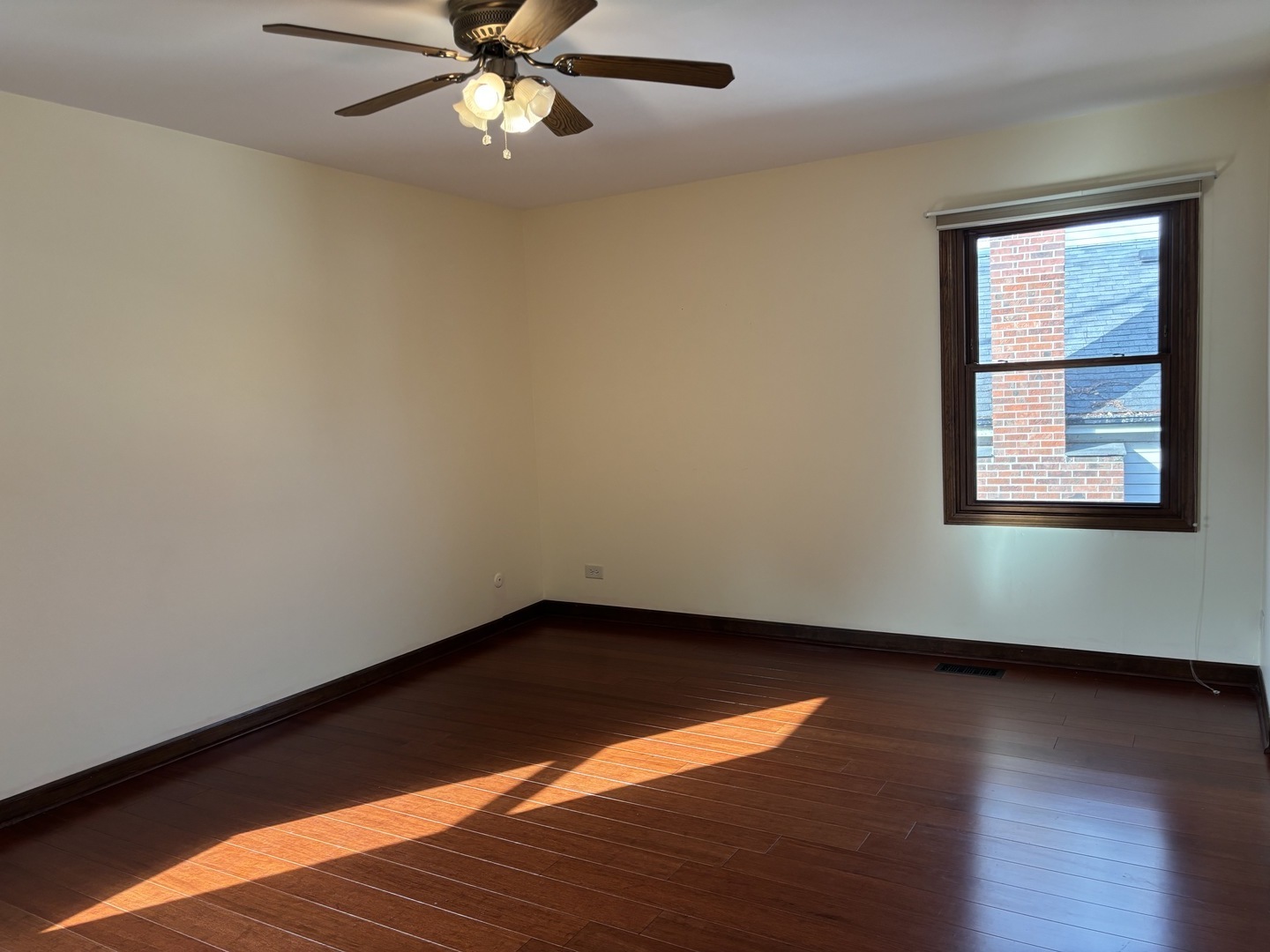 Hoffman Estates, Illinois, 60010, United States, 5 Bedrooms Bedrooms, ,3 BathroomsBathrooms,Residential,For Sale,1989423