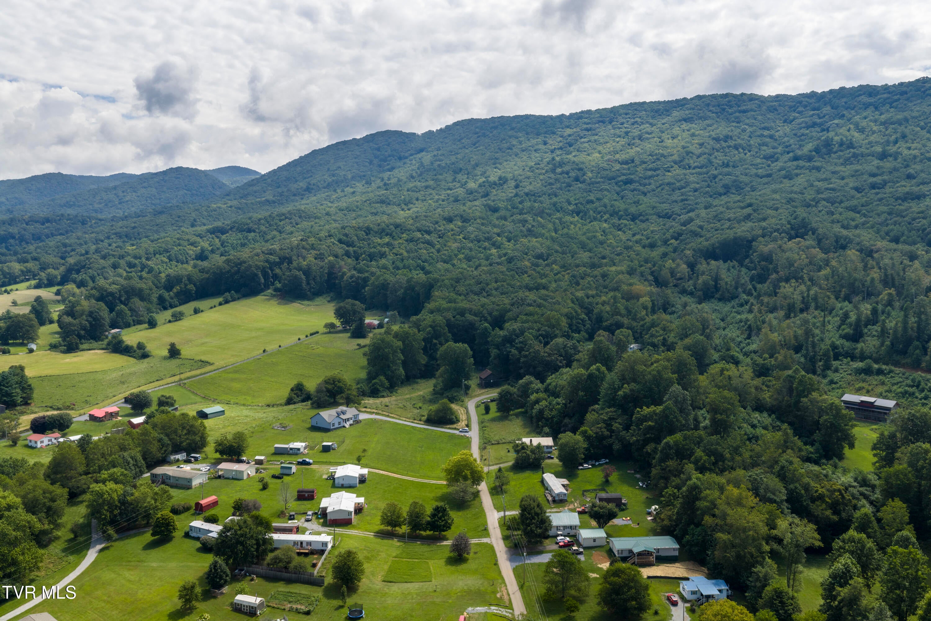 Elizabethton, Tennessee, 37643, United States, 3 Bedrooms Bedrooms, ,2 BathroomsBathrooms,Residential,For Sale,1925509