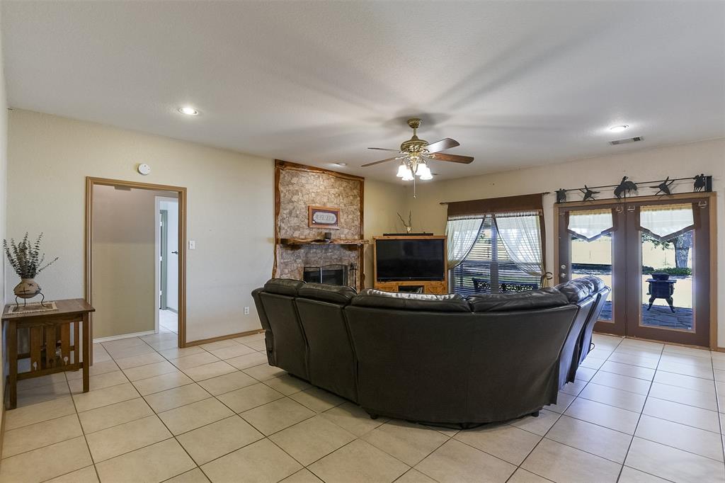 Waxahachie, Texas, 75167, United States, 4 Bedrooms Bedrooms, ,2 BathroomsBathrooms,Residential,For Sale,1835514