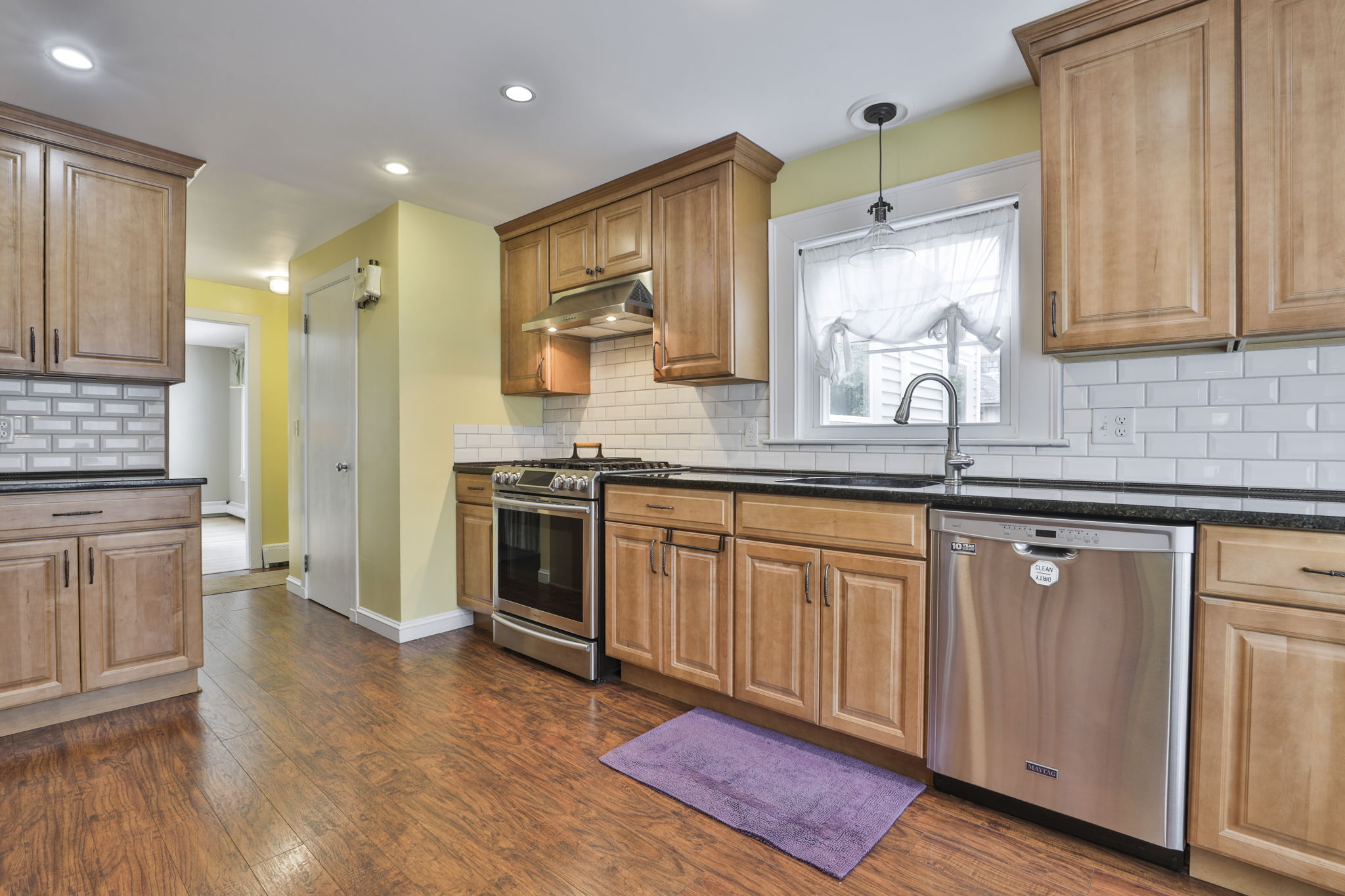 Manchester, New Hampshire, 03104, United States, 3 Bedrooms Bedrooms, ,2 BathroomsBathrooms,Residential,For Sale,1975563