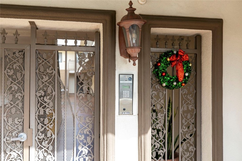 Granada Hills, California, 91344, United States, ,Residential,For Sale,1989571