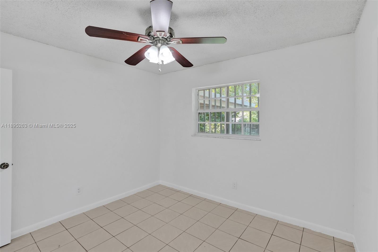 Miami, Florida, 33189, United States, 4 Bedrooms Bedrooms, ,2 BathroomsBathrooms,Residential,For Sale,1965129