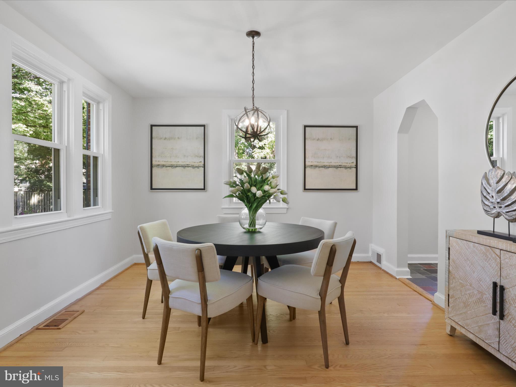 Arlington, Virginia, 22207, United States, 3 Bedrooms Bedrooms, ,3 BathroomsBathrooms,Residential,For Sale,1979007