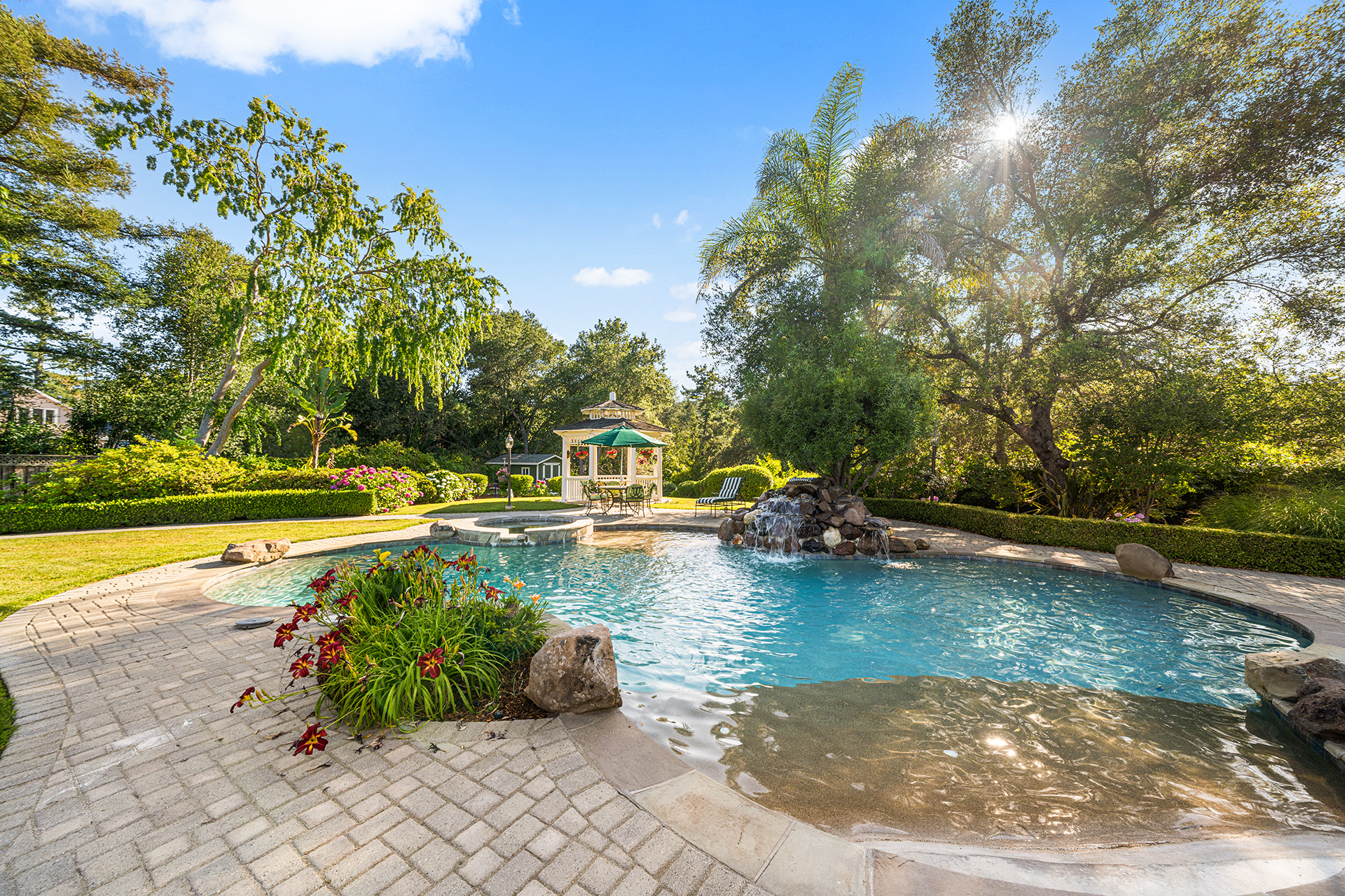  Stunning Saratoga Estate on Expansive Private Grounds - 物件實景