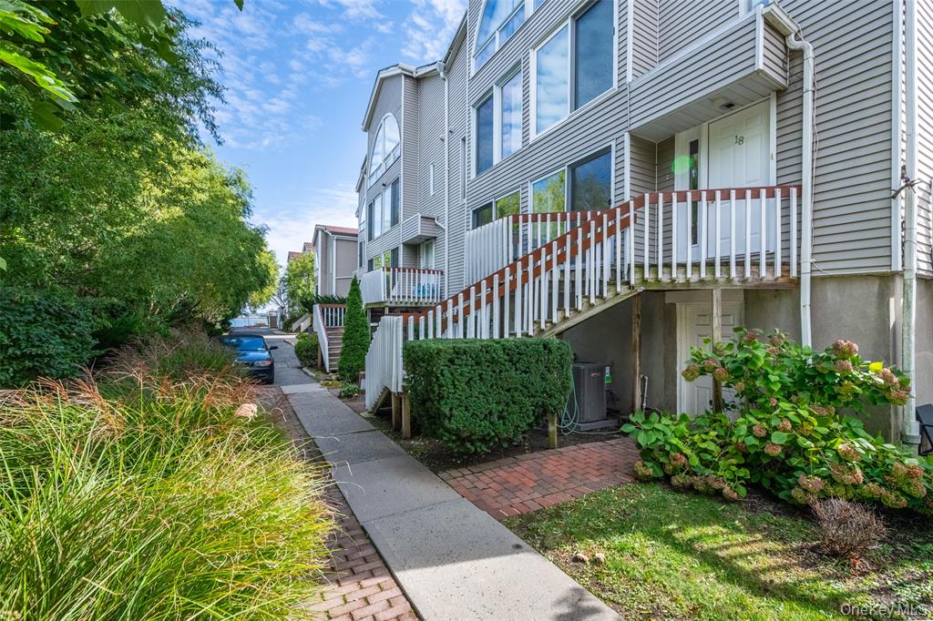 Bronx, New York, 10464, United States, 2 Bedrooms Bedrooms, ,2 BathroomsBathrooms,Residential,For Sale,1981107