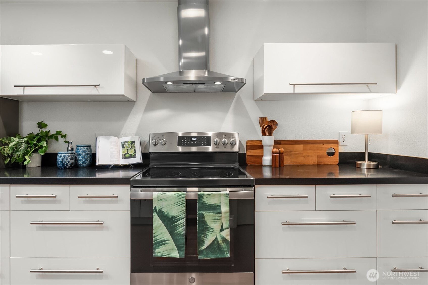 Seattle, Washington, 98122, United States, 2 Bedrooms Bedrooms, ,1 BathroomBathrooms,Residential,For Sale,1955628