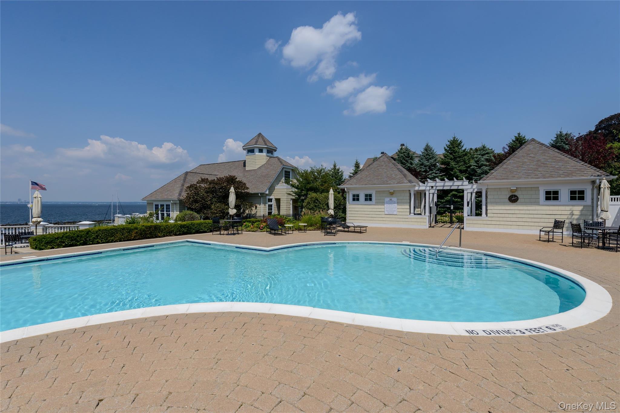  62 Pembroke Drive, Glen Cove, NY, 11542 - 物件實景