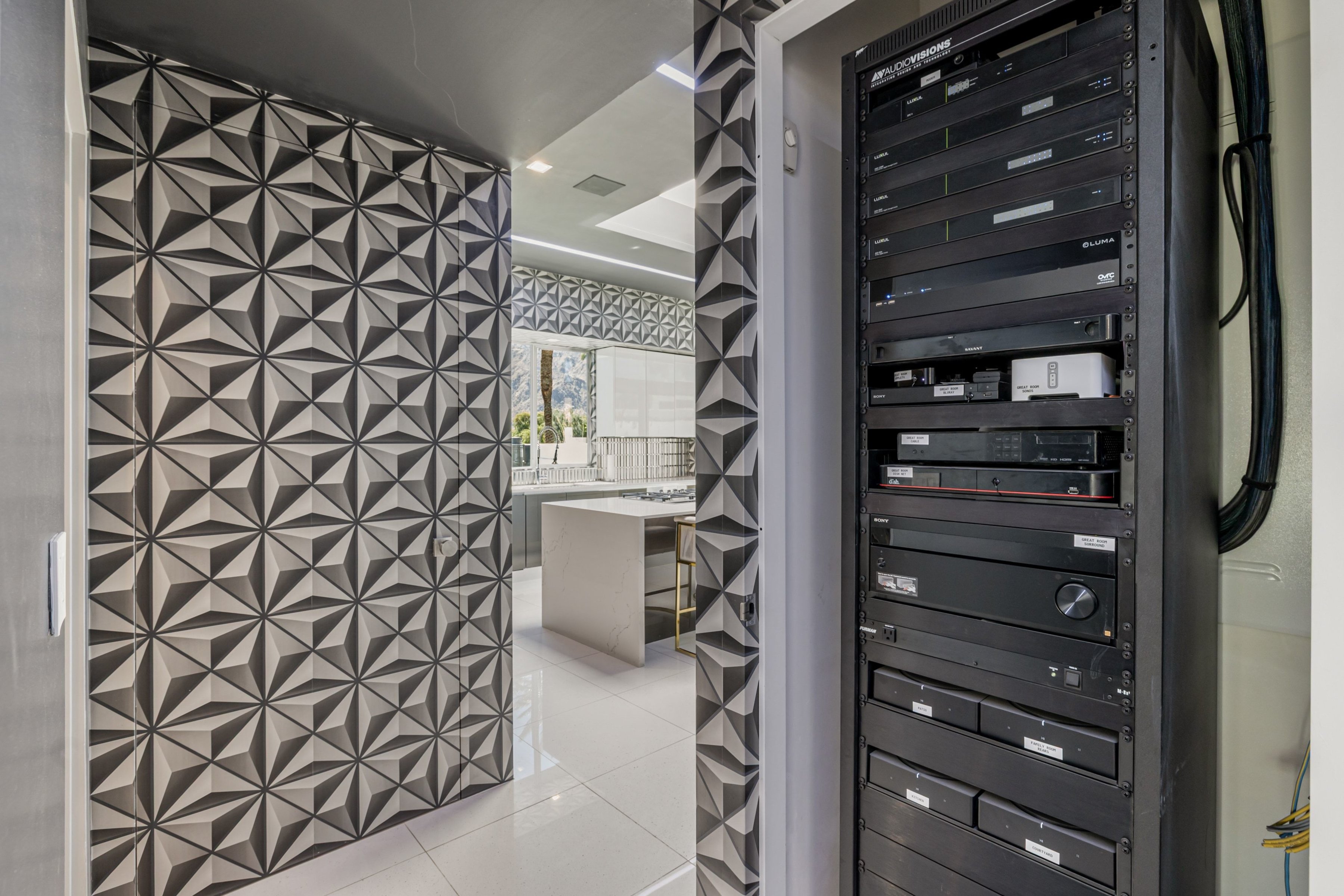  Custom Contemporary On Rare Double Indian Wells Lot - 物件實景