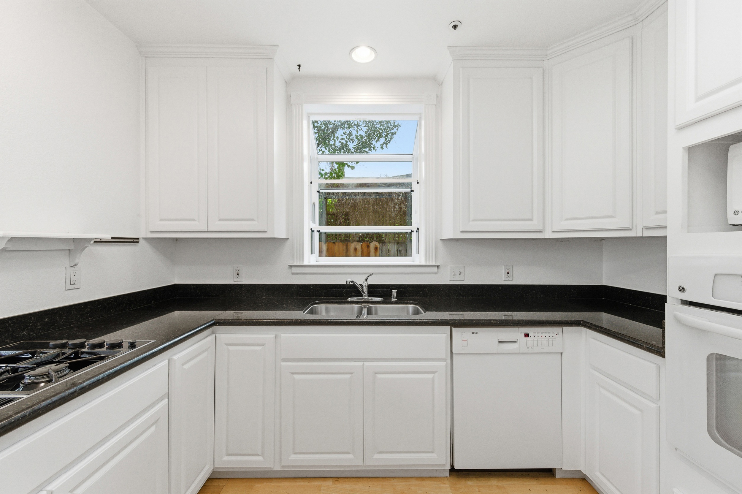  Classic Charm and Comfortable Living - 物件實景