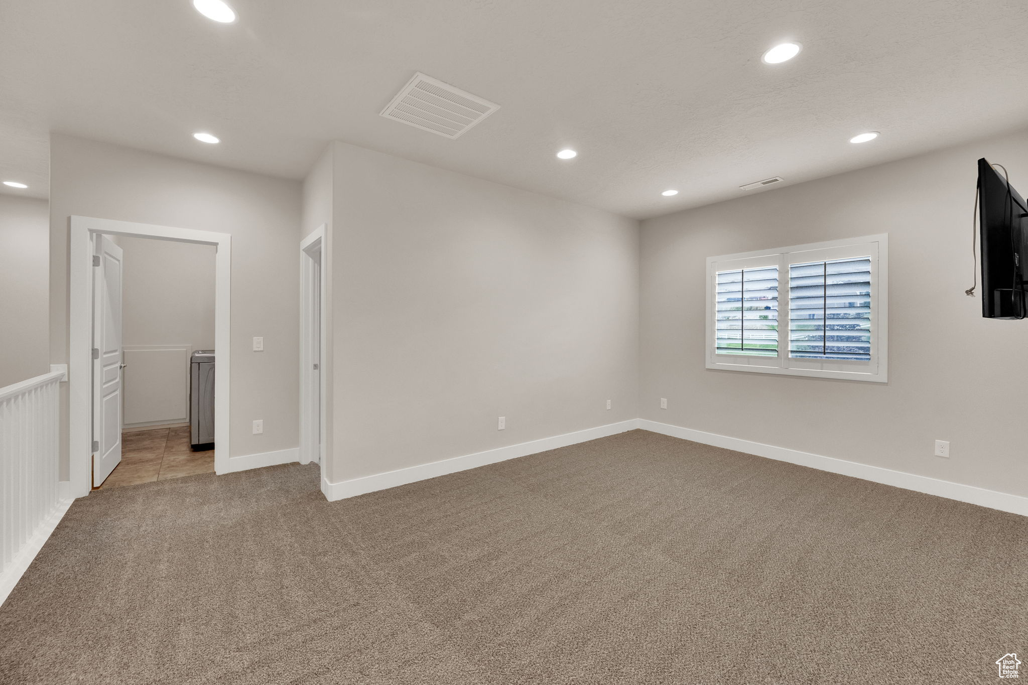 Herriman, Utah, 84096, United States, 5 Bedrooms Bedrooms, ,3 BathroomsBathrooms,Residential,For Sale,1991477