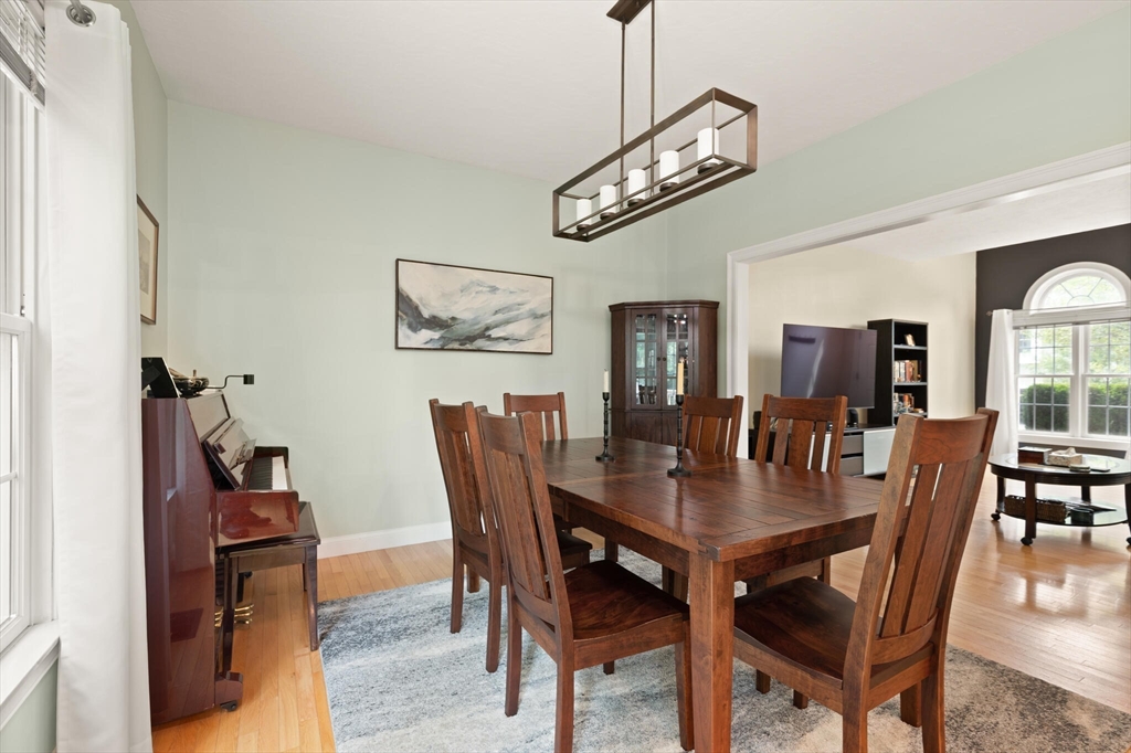 Upton, Massachusetts, 01568, United States, 3 Bedrooms Bedrooms, ,3 BathroomsBathrooms,Residential,For Sale,1912549