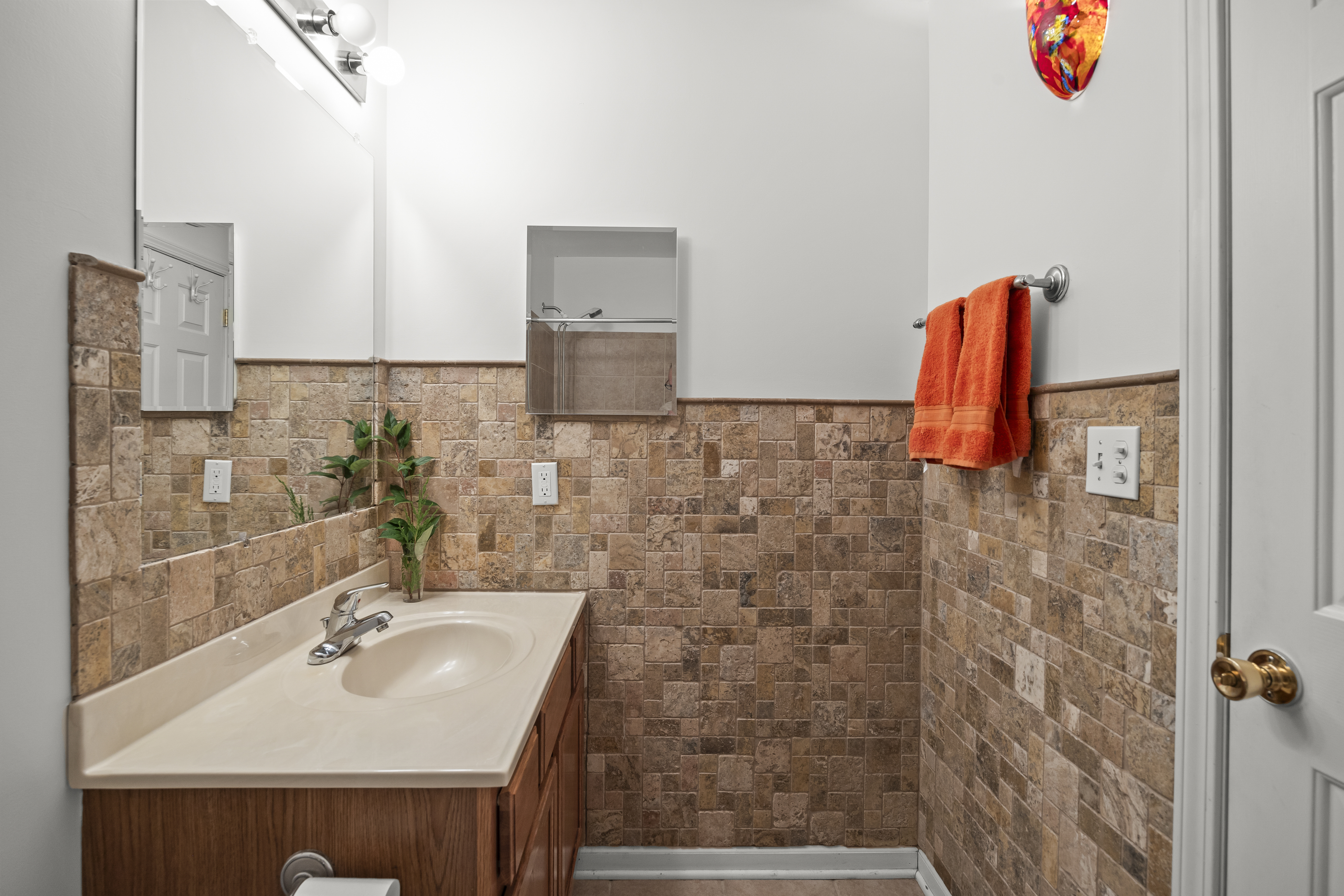  Turnkey Hudson Valley Townhouse: Main-Level Suite, Mountain Views & Deck - 物件實景