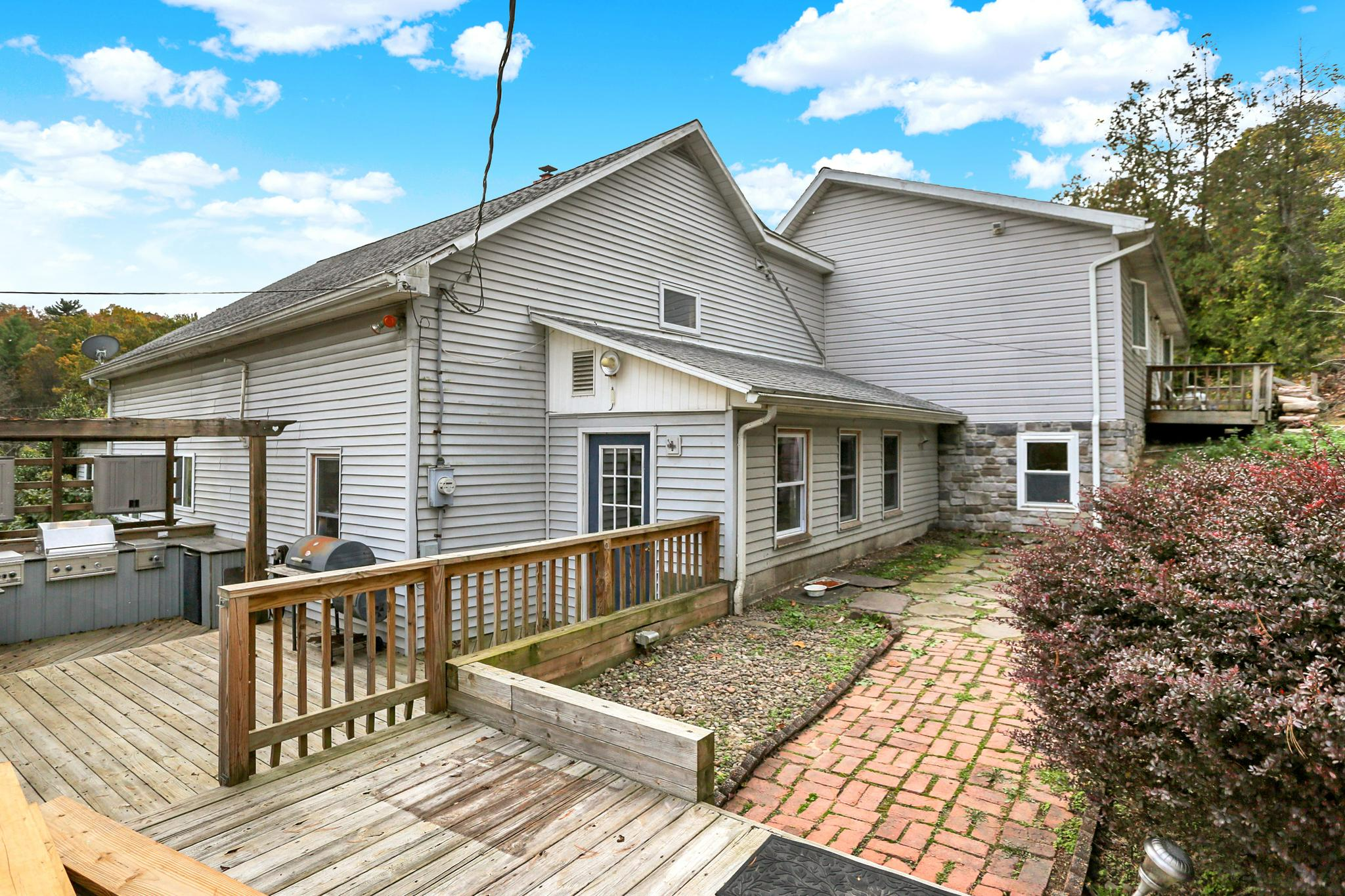 Thompsontown, Pennsylvania, 17094, United States, 4 Bedrooms Bedrooms, ,3 BathroomsBathrooms,Residential,For Sale,1981637