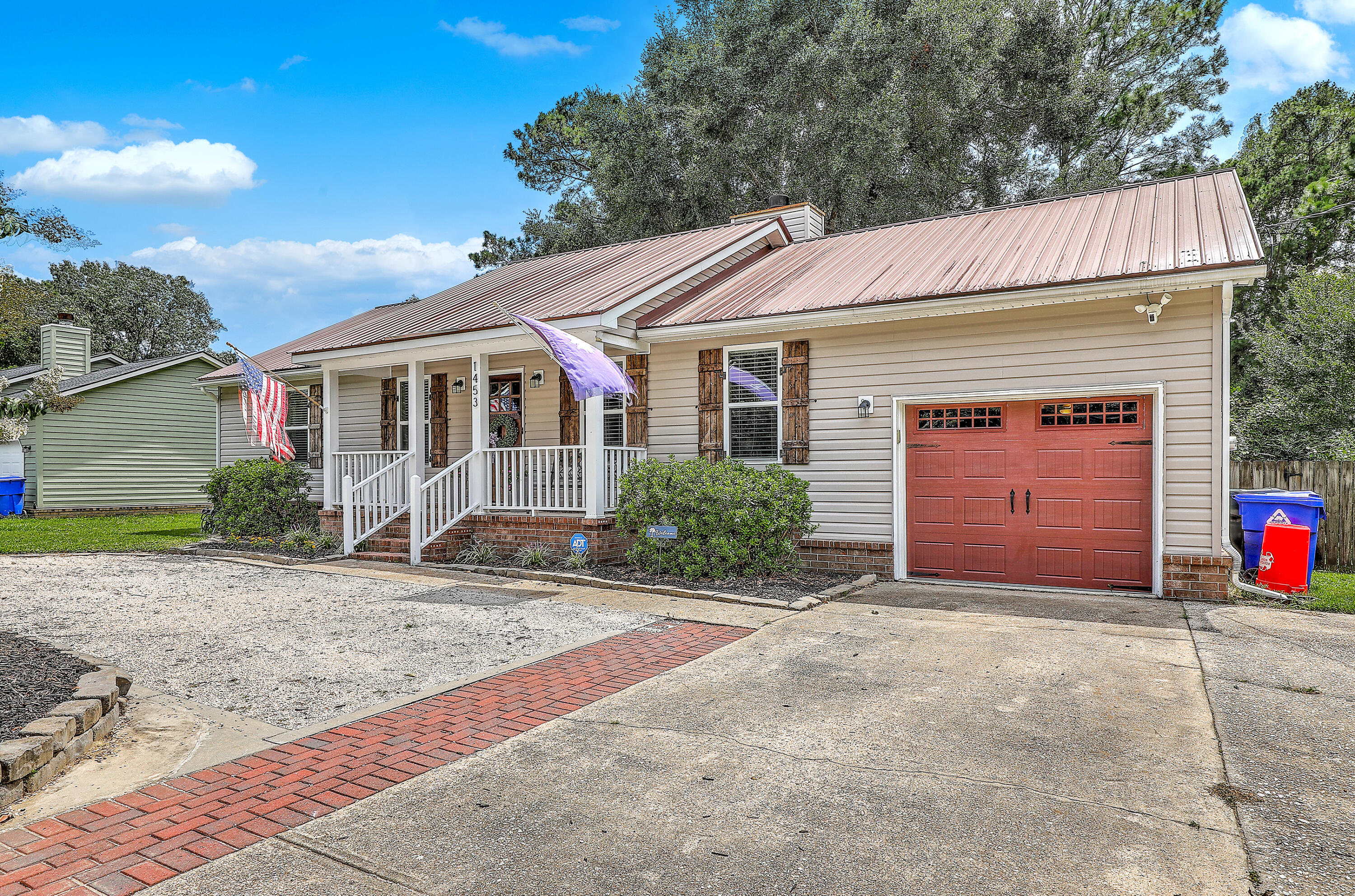 Charleston, South Carolina, 29412, United States, 3 Bedrooms Bedrooms, ,2 BathroomsBathrooms,Residential,For Sale,1980992