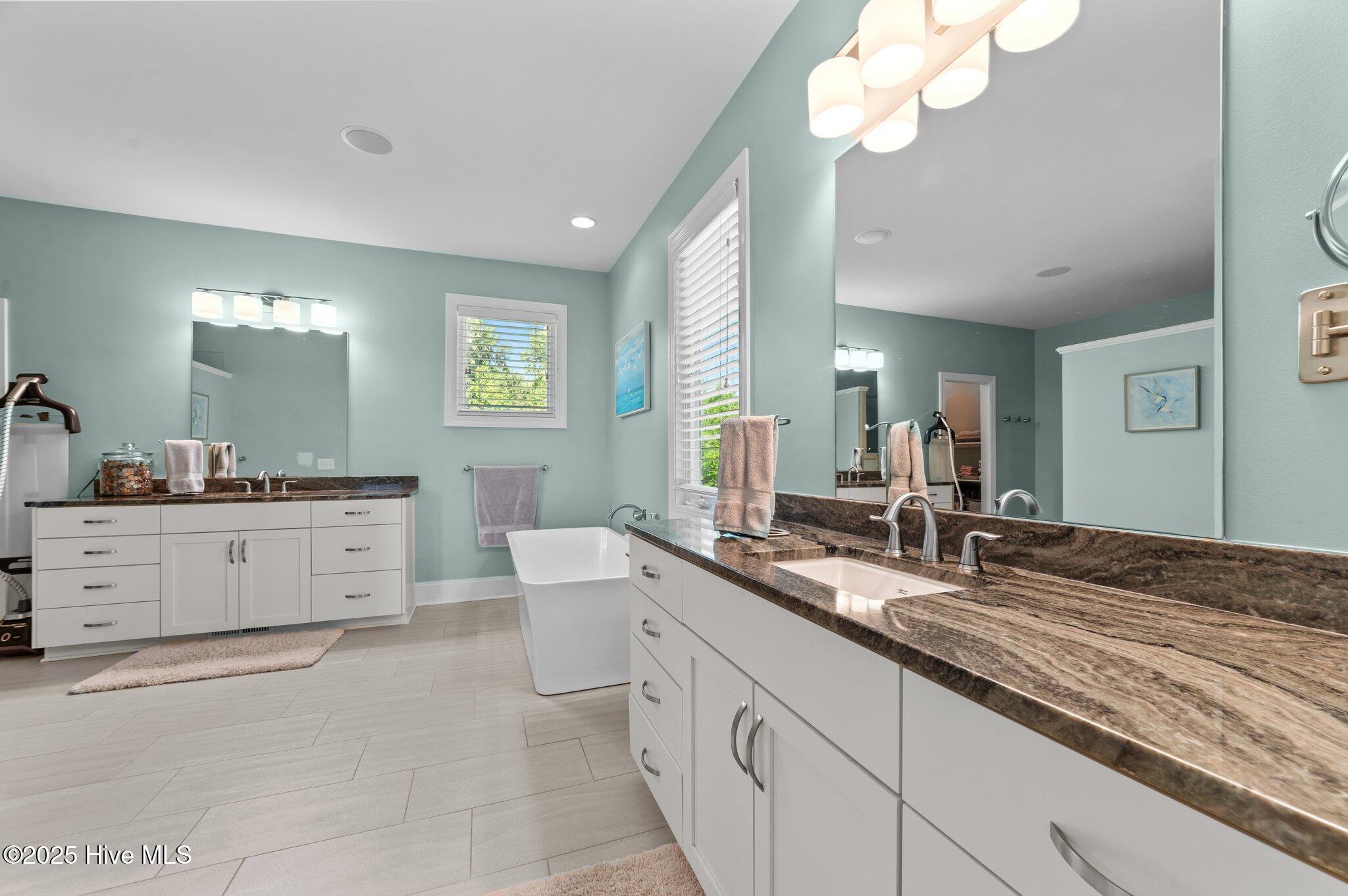 Chocowinity, North Carolina, 27817, United States, 4 Bedrooms Bedrooms, ,5 BathroomsBathrooms,Residential,For Sale,1827727