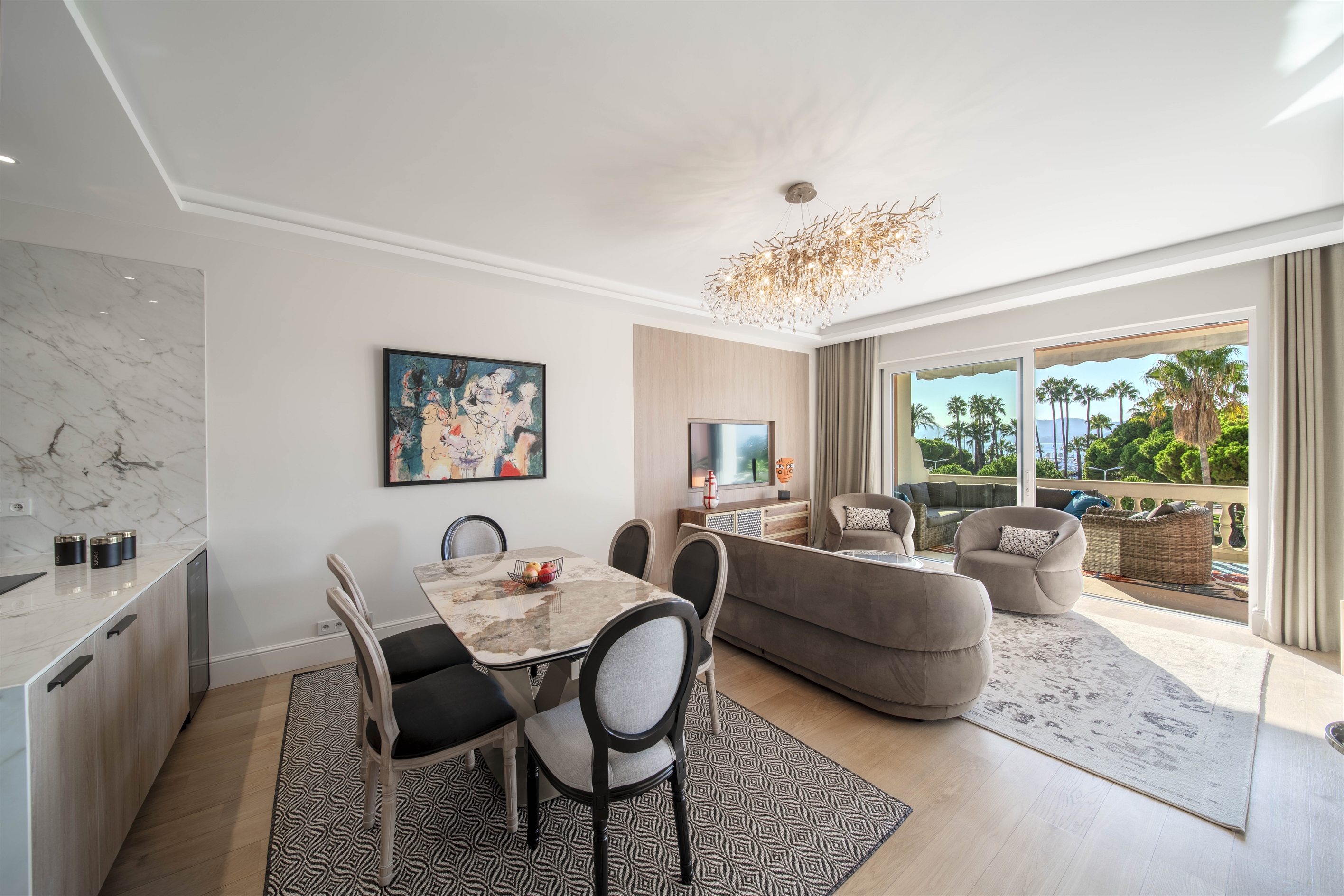  Recently renovated 3-bedroom apartment on the Croisette in Cannes, terrace and … - 物件實景