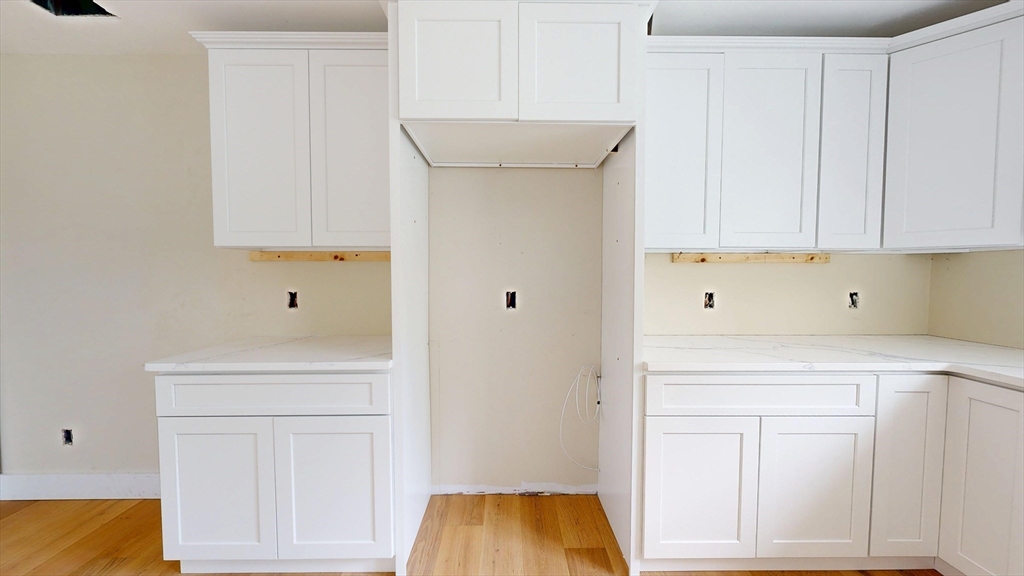 Worcester, Massachusetts, 01606, United States, 2 Bedrooms Bedrooms, ,2 BathroomsBathrooms,Residential,For Sale,1876220
