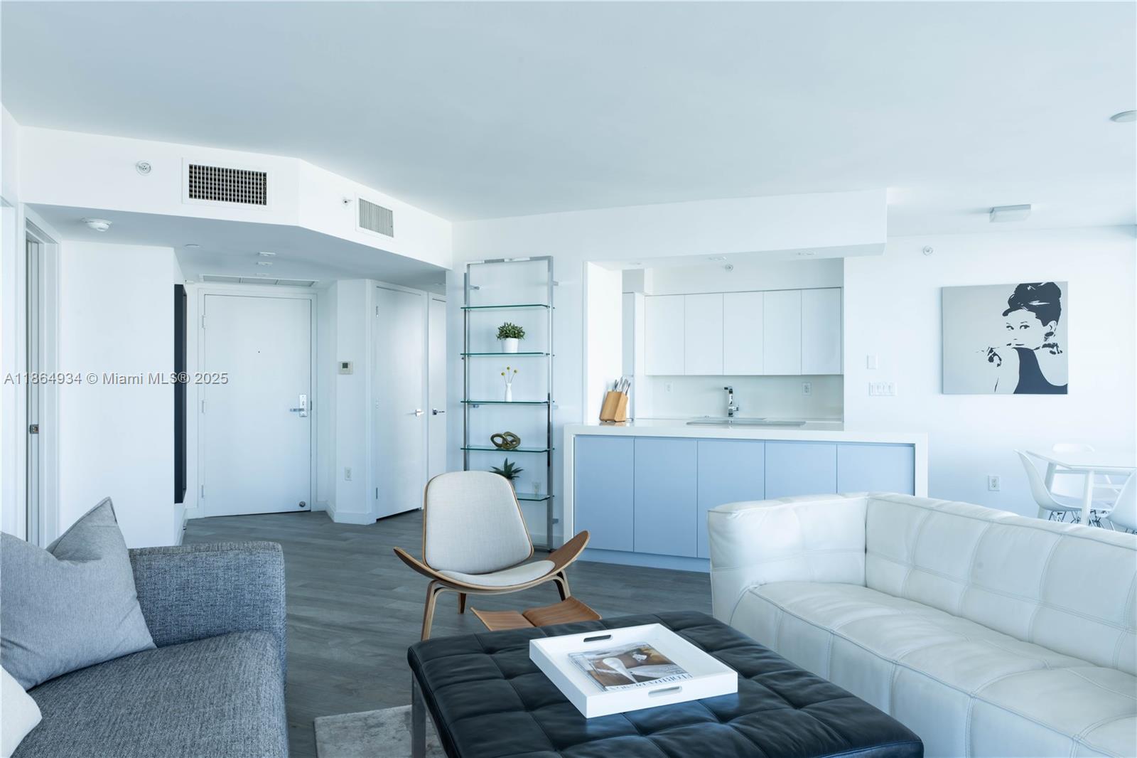 Miami Beach, Florida, 33141, United States, 2 Bedrooms Bedrooms, ,2 BathroomsBathrooms,Residential,For Sale,1927404