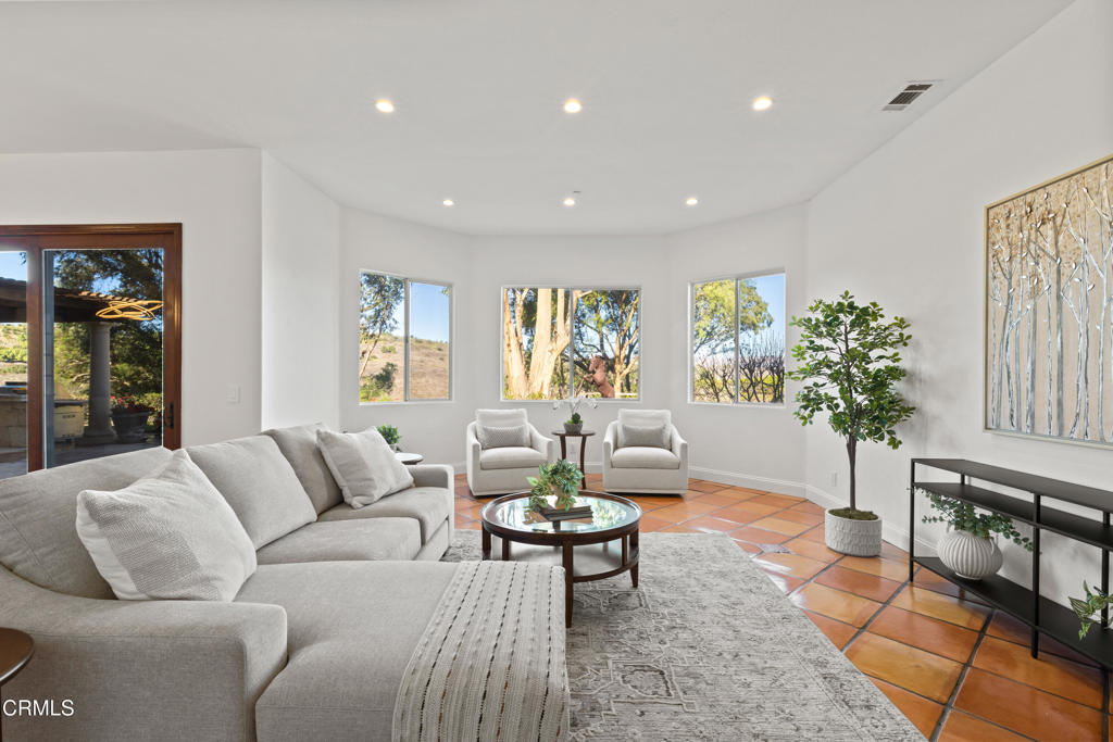 Camarillo, California, 93012, United States, 5 Bedrooms Bedrooms, ,4 BathroomsBathrooms,Residential,For Sale,1826844