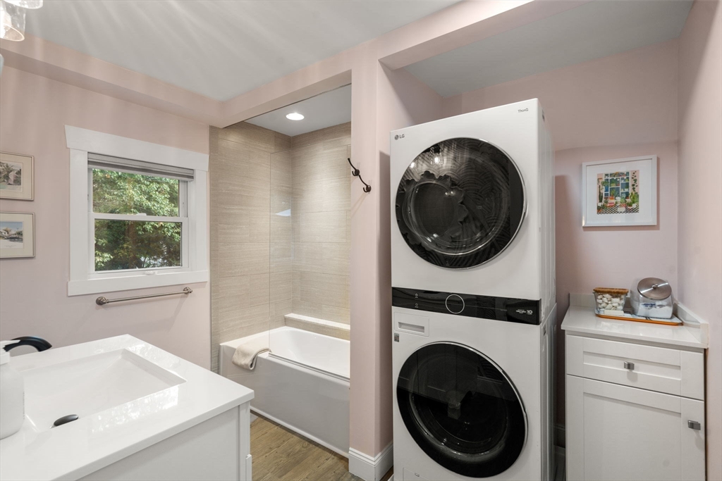 Northborough, Massachusetts, 01532, United States, 2 Bedrooms Bedrooms, ,2 BathroomsBathrooms,Residential,For Sale,1987987