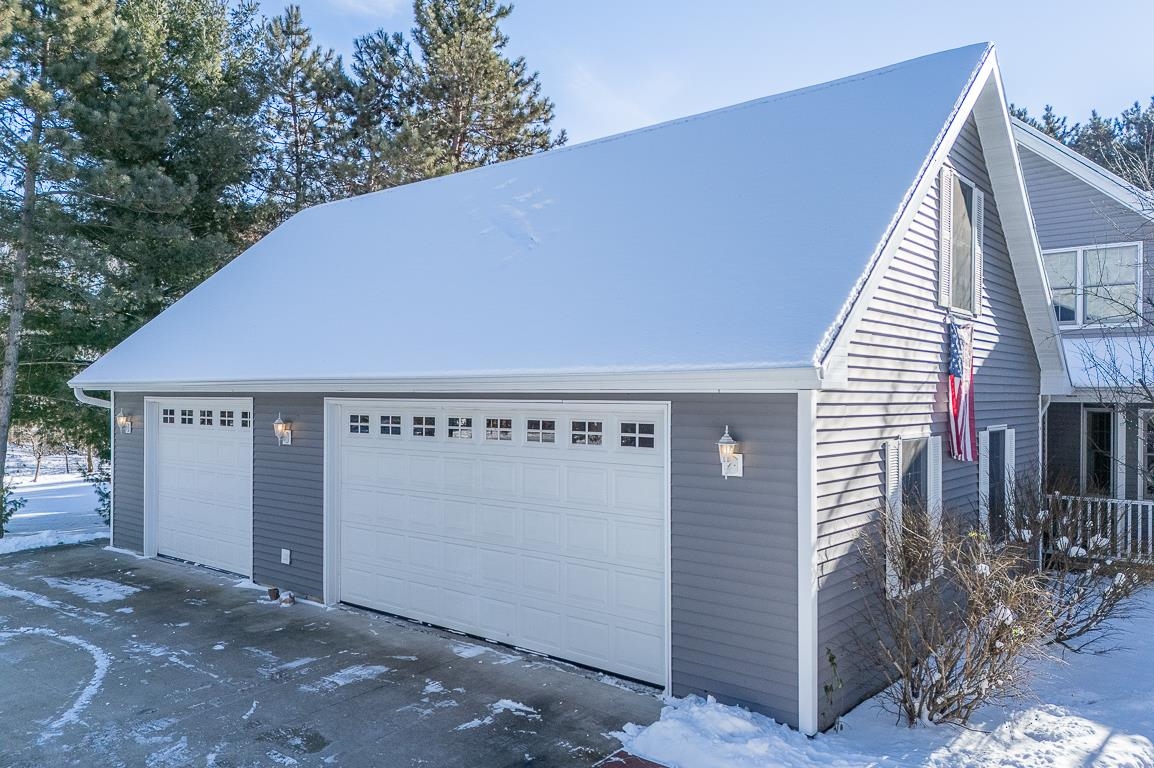 New London, Wisconsin, 54961-8857, United States, 4 Bedrooms Bedrooms, ,4 BathroomsBathrooms,Residential,For Sale,2001494