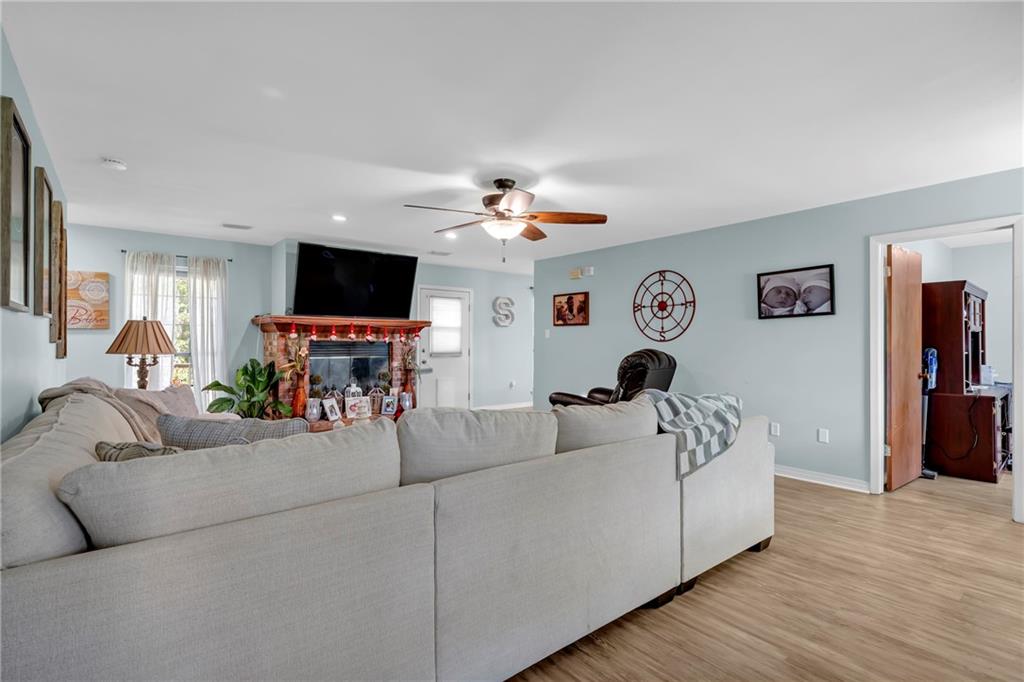 Grand Bay, Alabama, 36541, United States, 5 Bedrooms Bedrooms, ,3 BathroomsBathrooms,Residential,For Sale,2000990