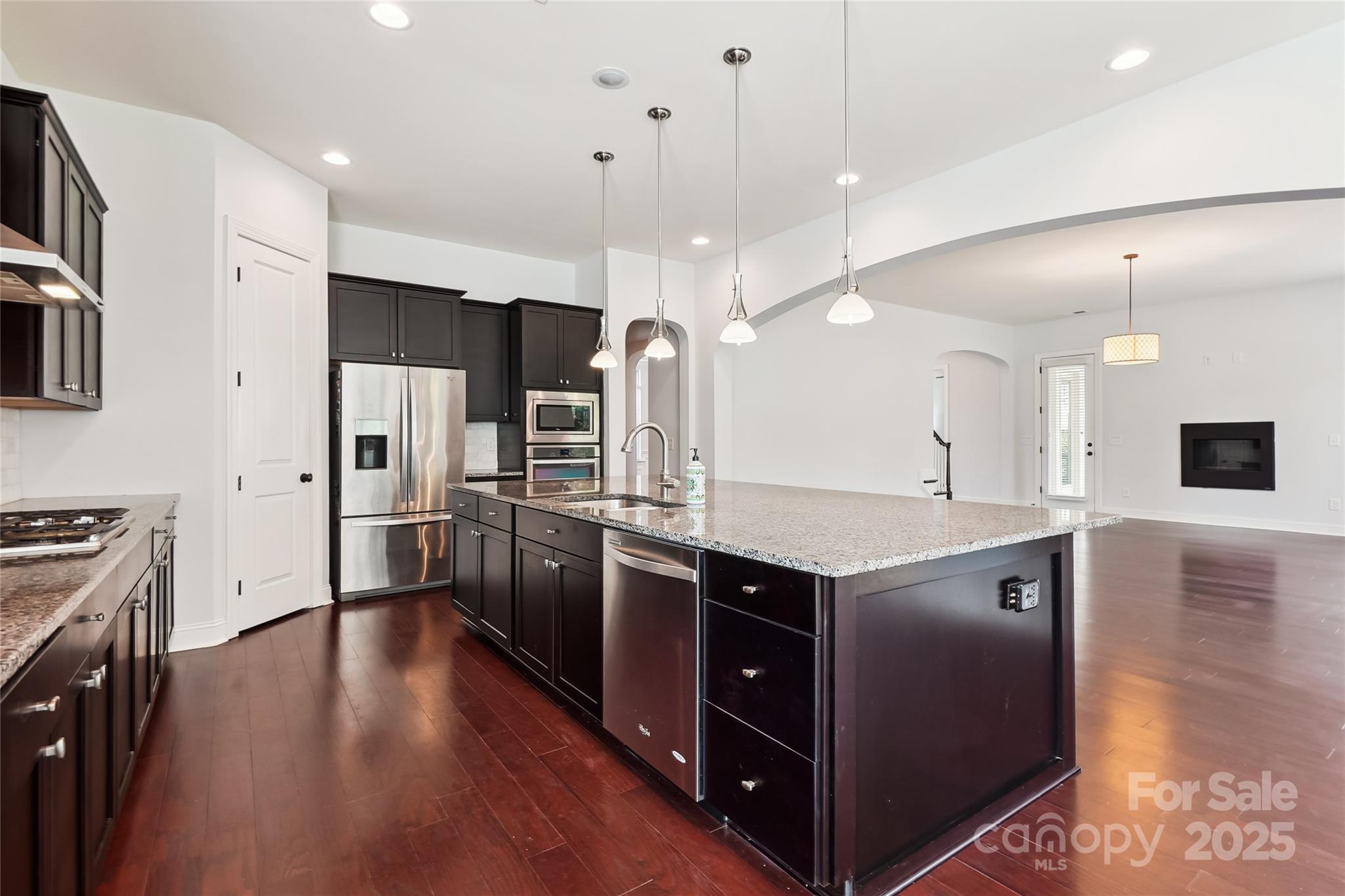 Fort Mill, South Carolina, 29708, United States, 5 Bedrooms Bedrooms, ,5 BathroomsBathrooms,Residential,For Sale,1896141