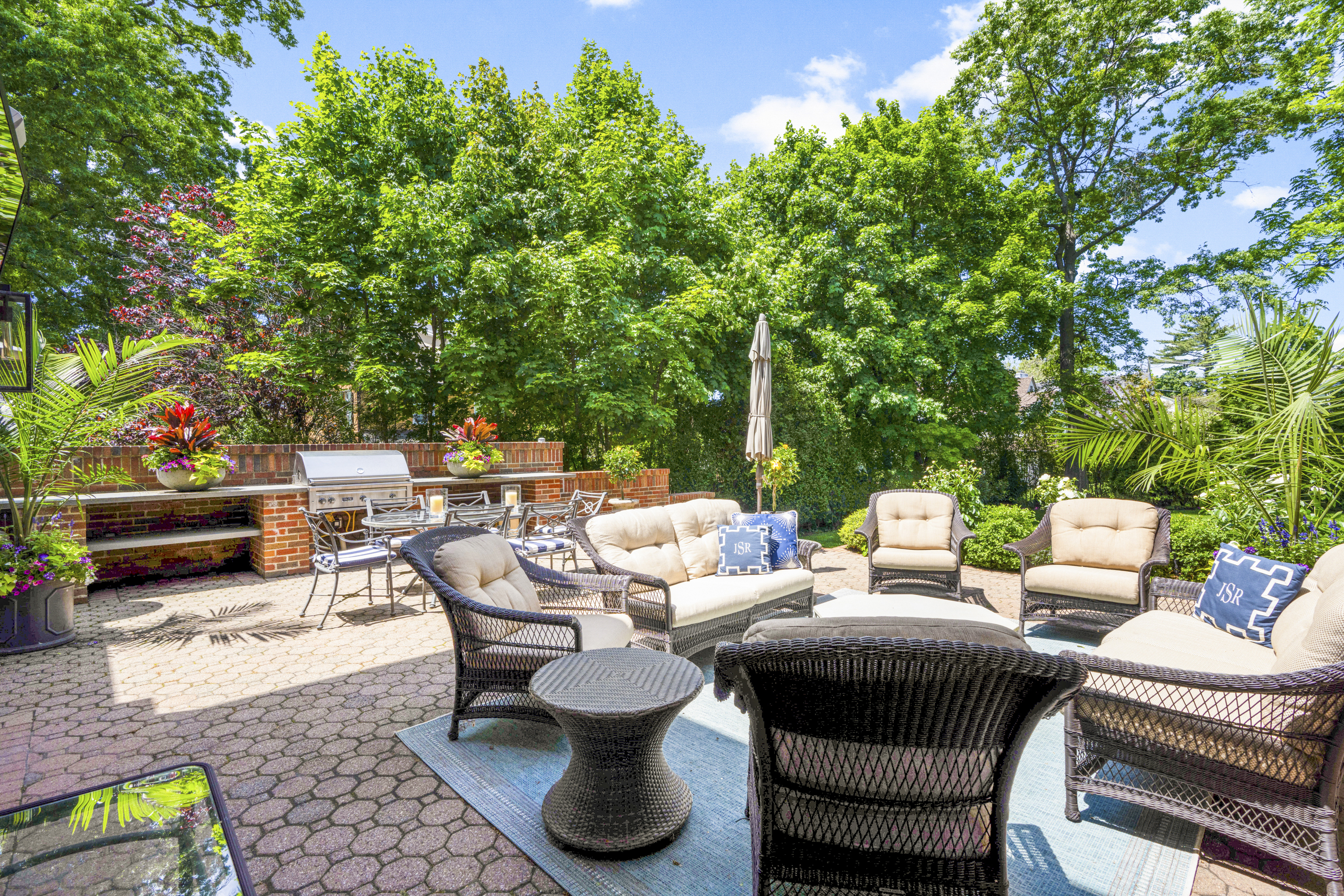  Distinquished Larchmont Manor Brick Colonial - 物件實景