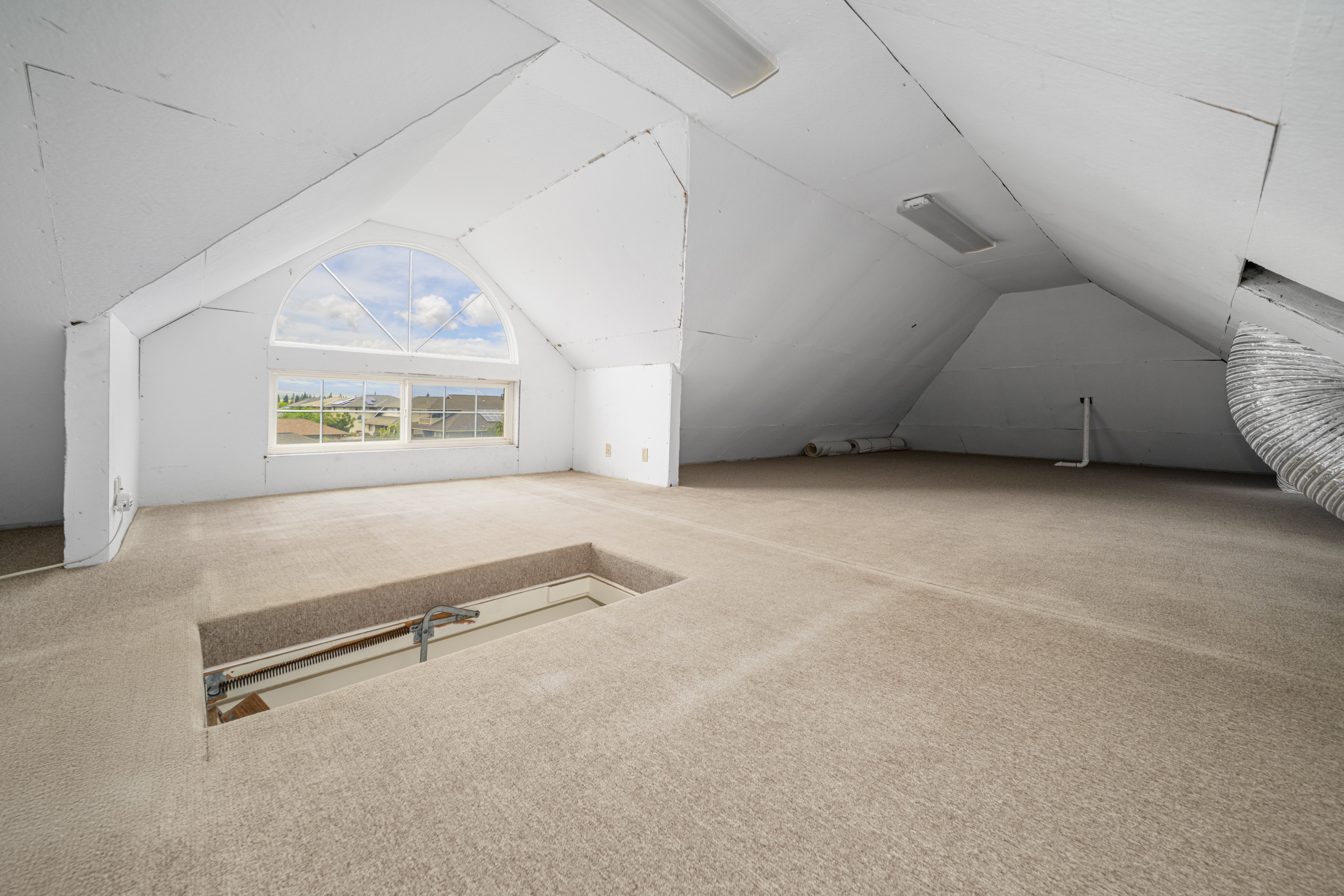  Pride of ownership explains this 4 bedroom 2.5 bath home & backyard - 物件實景