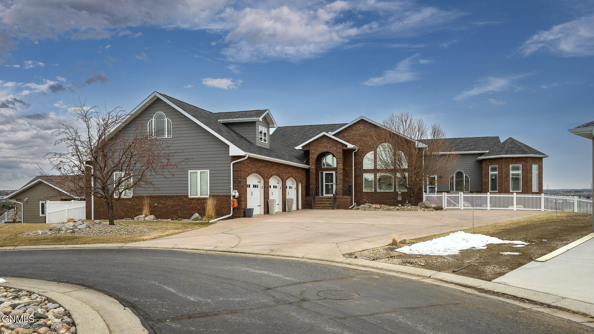 Bismarck, North Dakota, 58501, United States, 4 Bedrooms Bedrooms, ,4 BathroomsBathrooms,Residential,For Sale,2038873