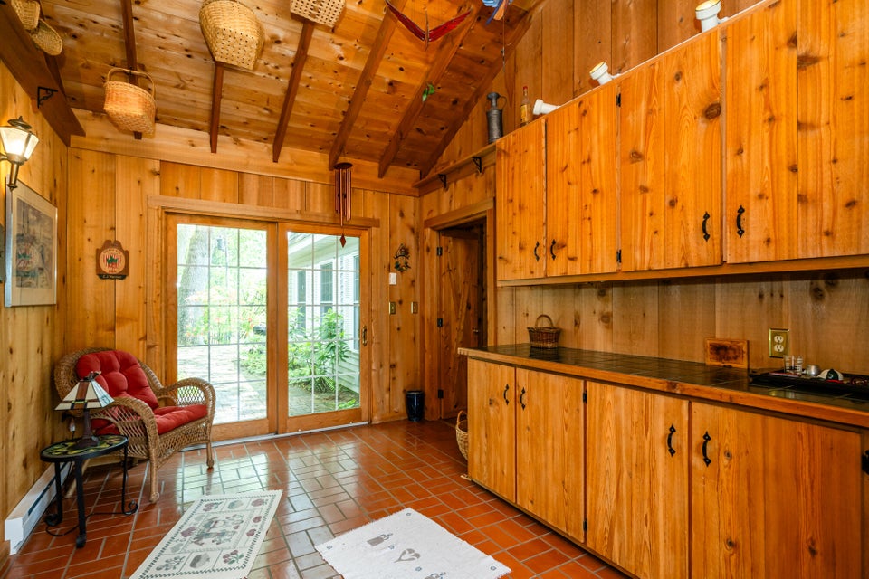 Coloma, Michigan, 49038, United States, 5 Bedrooms Bedrooms, ,4 BathroomsBathrooms,Residential,For Sale,1850191