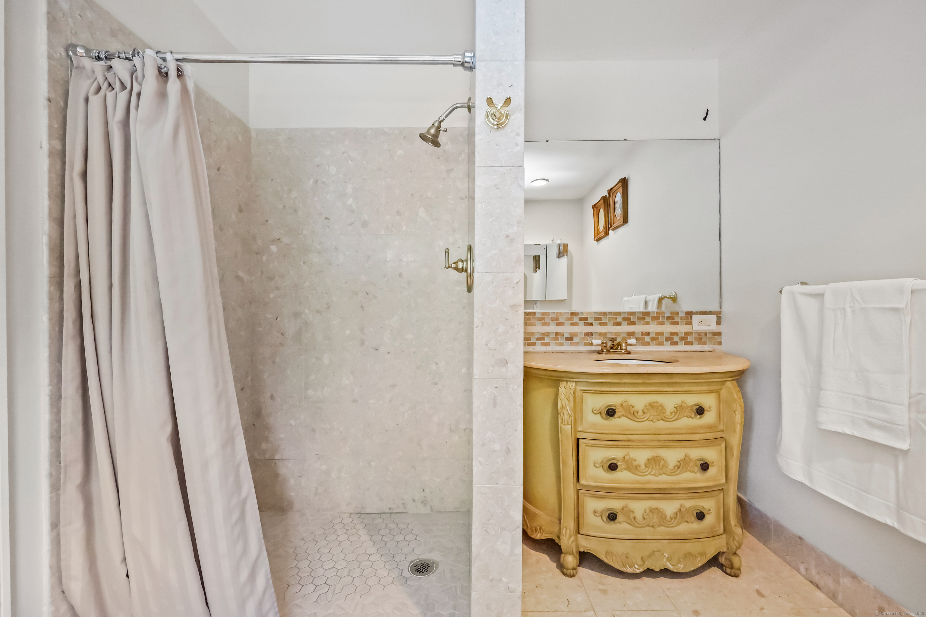 Fairfield, Connecticut, 06880, United States, 3 Bedrooms Bedrooms, ,3 BathroomsBathrooms,Residential,For Sale,1992139