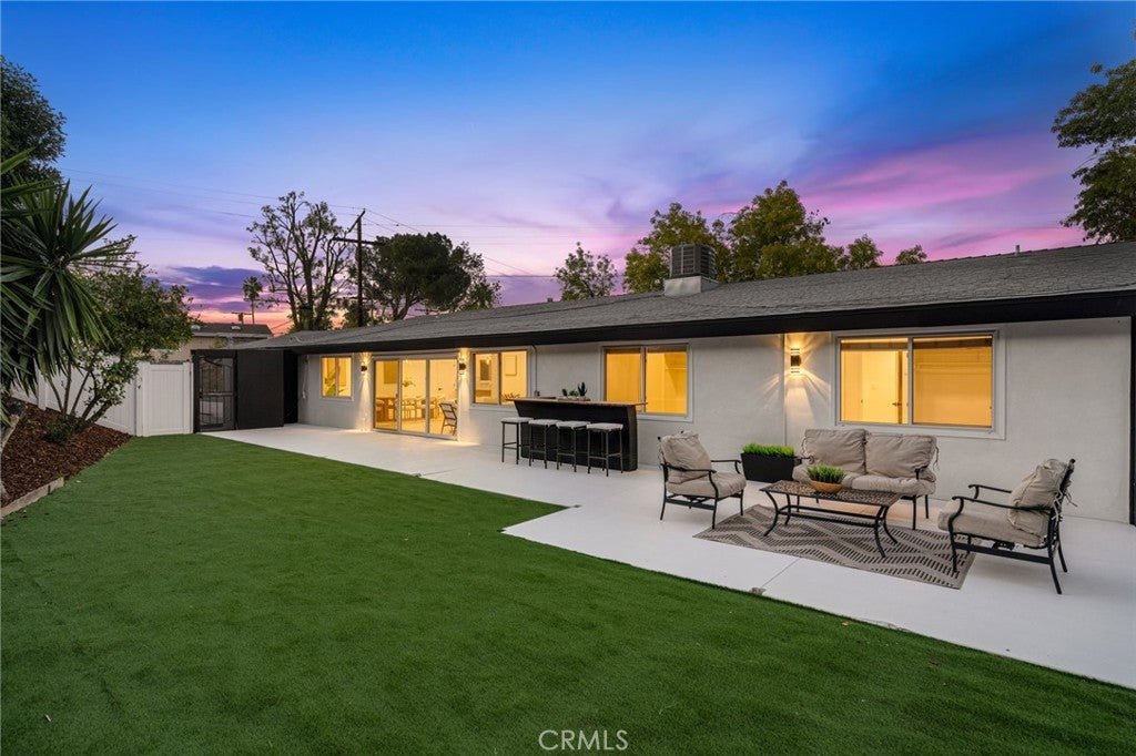 Woodland Hills, California, 91367, United States, 3 Bedrooms Bedrooms, ,2 BathroomsBathrooms,Residential,For Sale,1991959