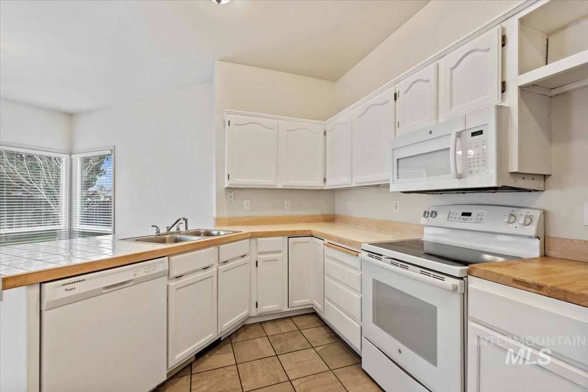 Boise, Idaho, 83716, United States, 3 Bedrooms Bedrooms, ,2 BathroomsBathrooms,Residential,For Sale,1995965